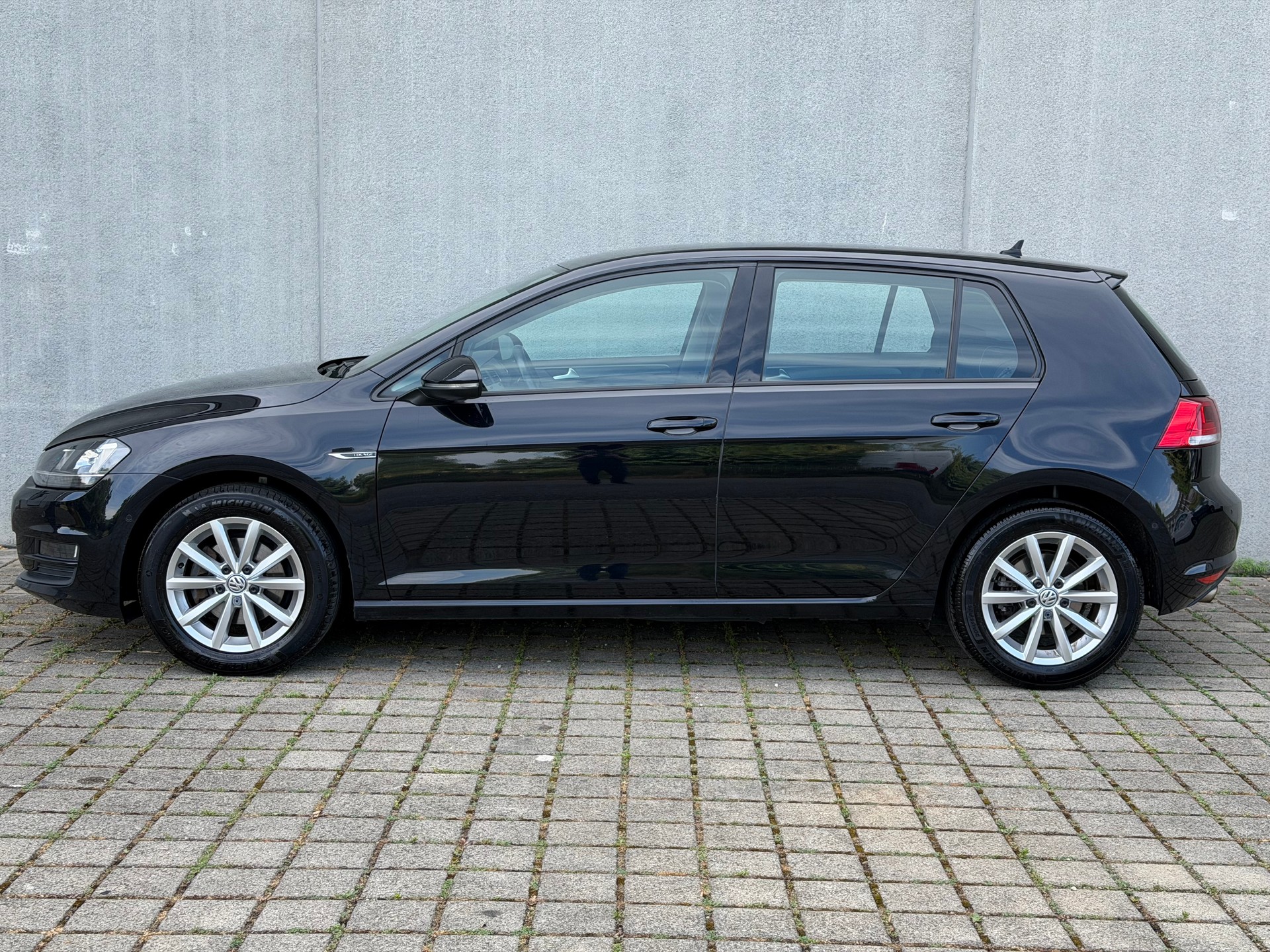 VW Golf 2.0 TDI Lounge 4Motion-showroom-element-2
