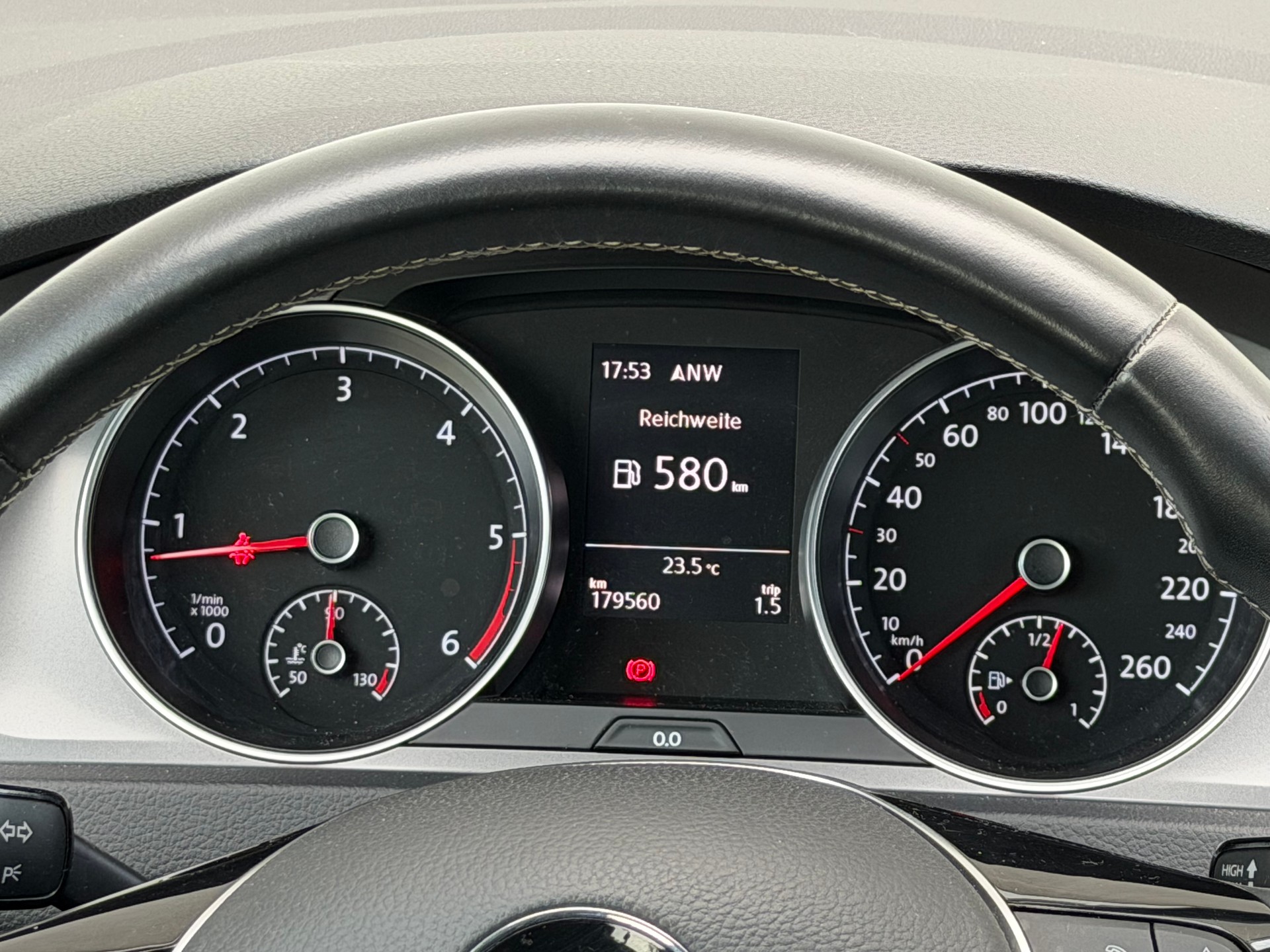 VW Golf 2.0 TDI Lounge 4Motion-image-13