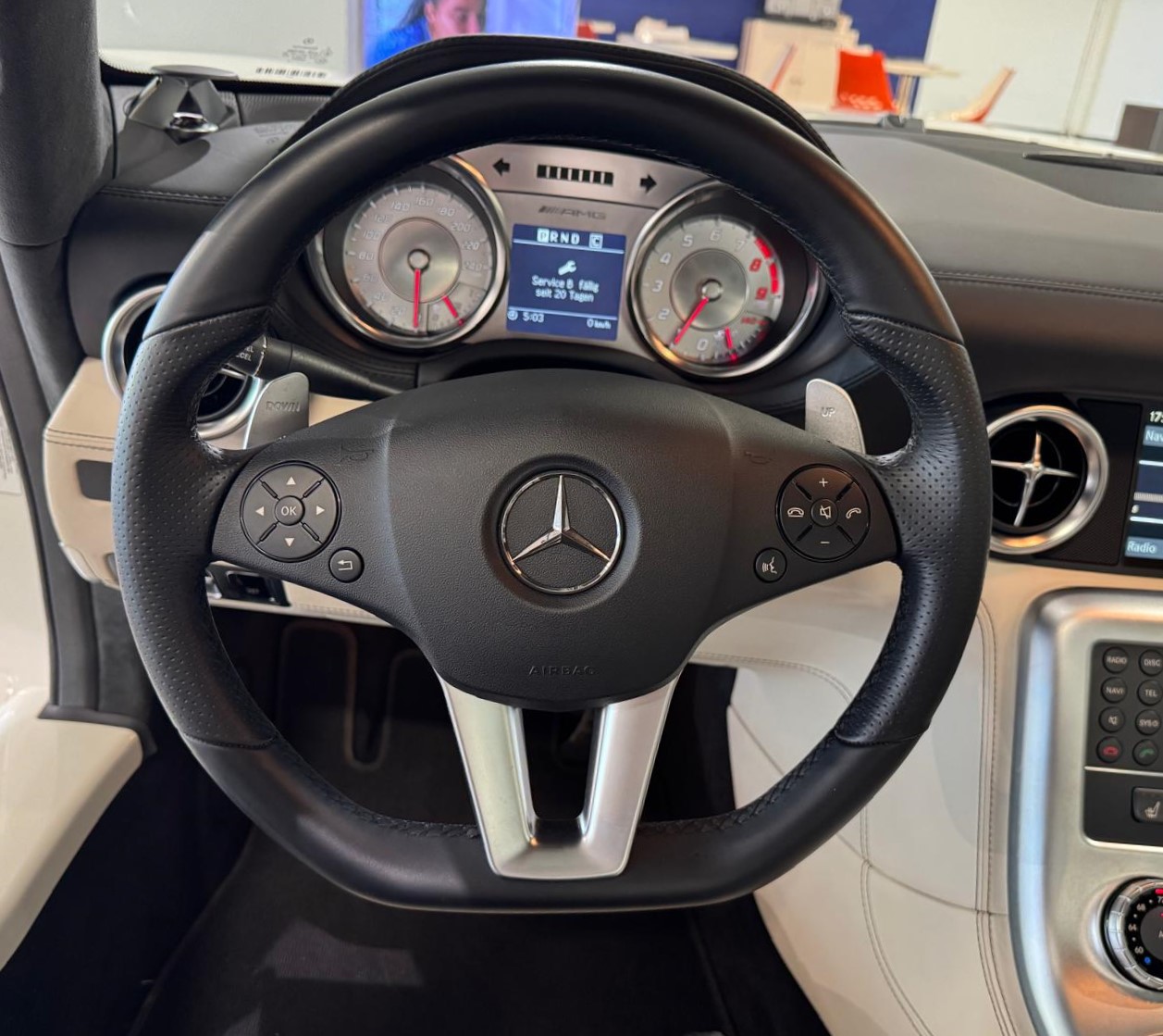 MERCEDES-BENZ SLS AMG Coupé-image-12