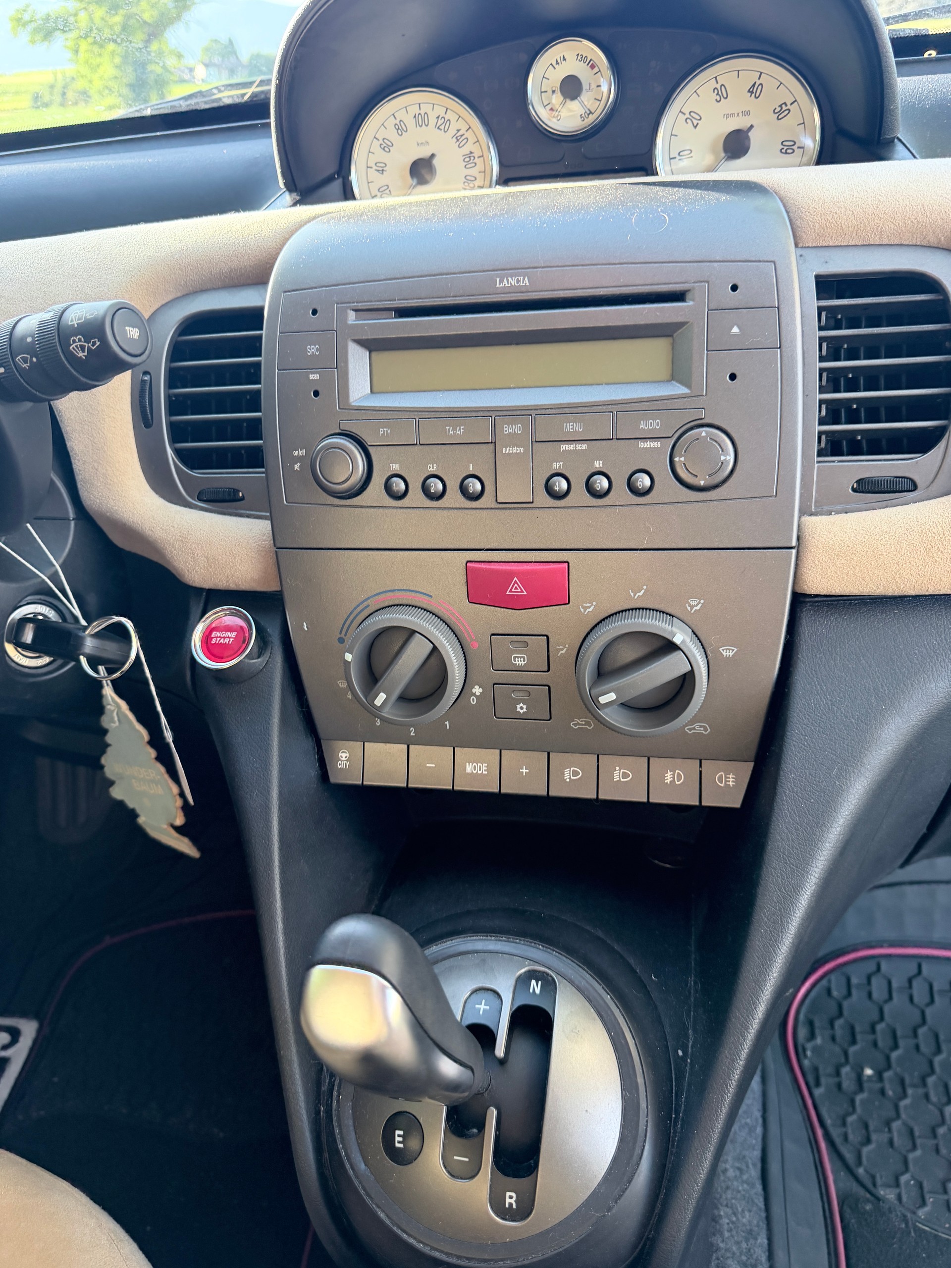 LANCIA Ypsilon 1.4 16V Glamour-image-8