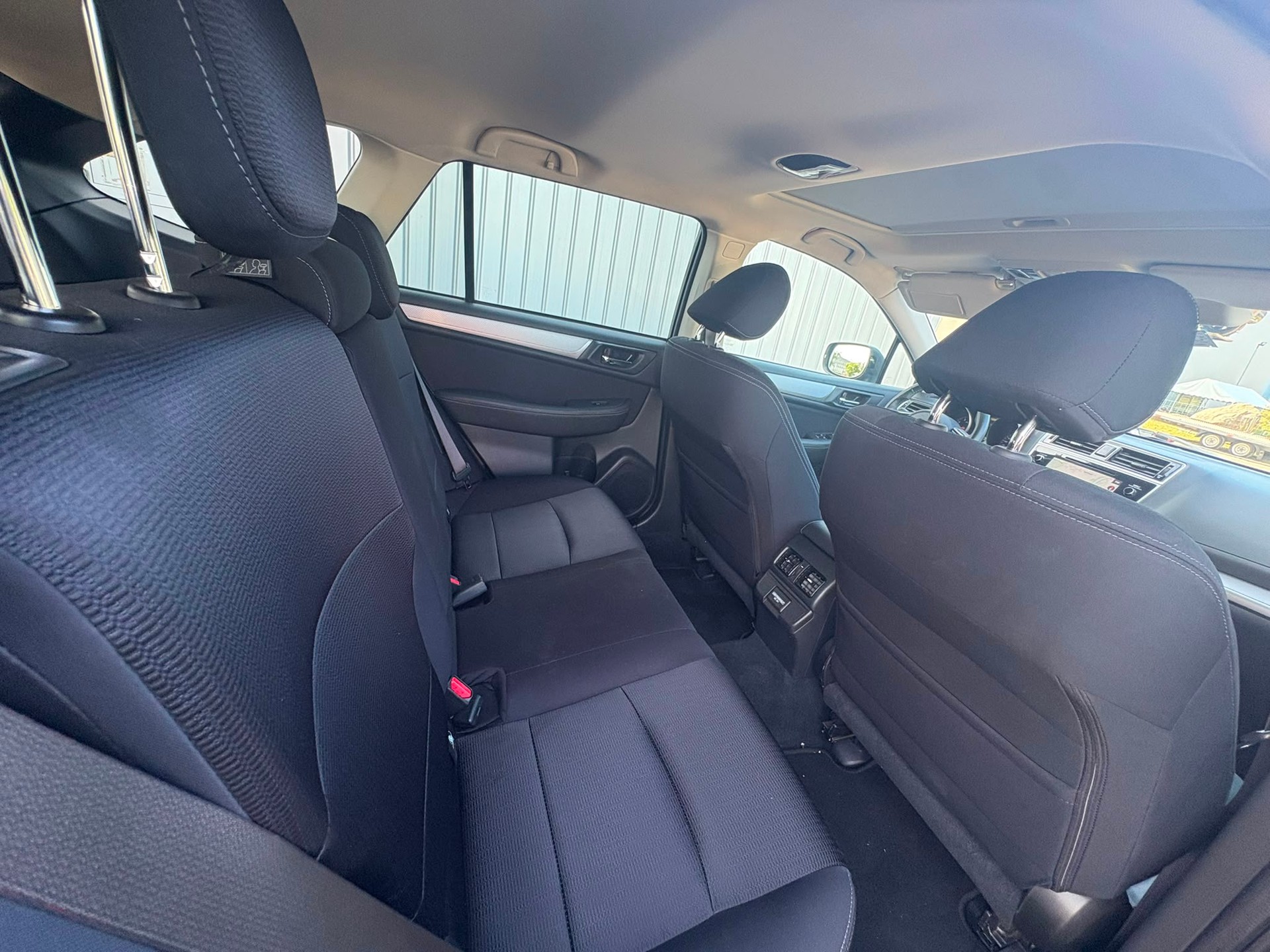 SUBARU Outback 2.5i Swiss AWD Lineartronic-image-5