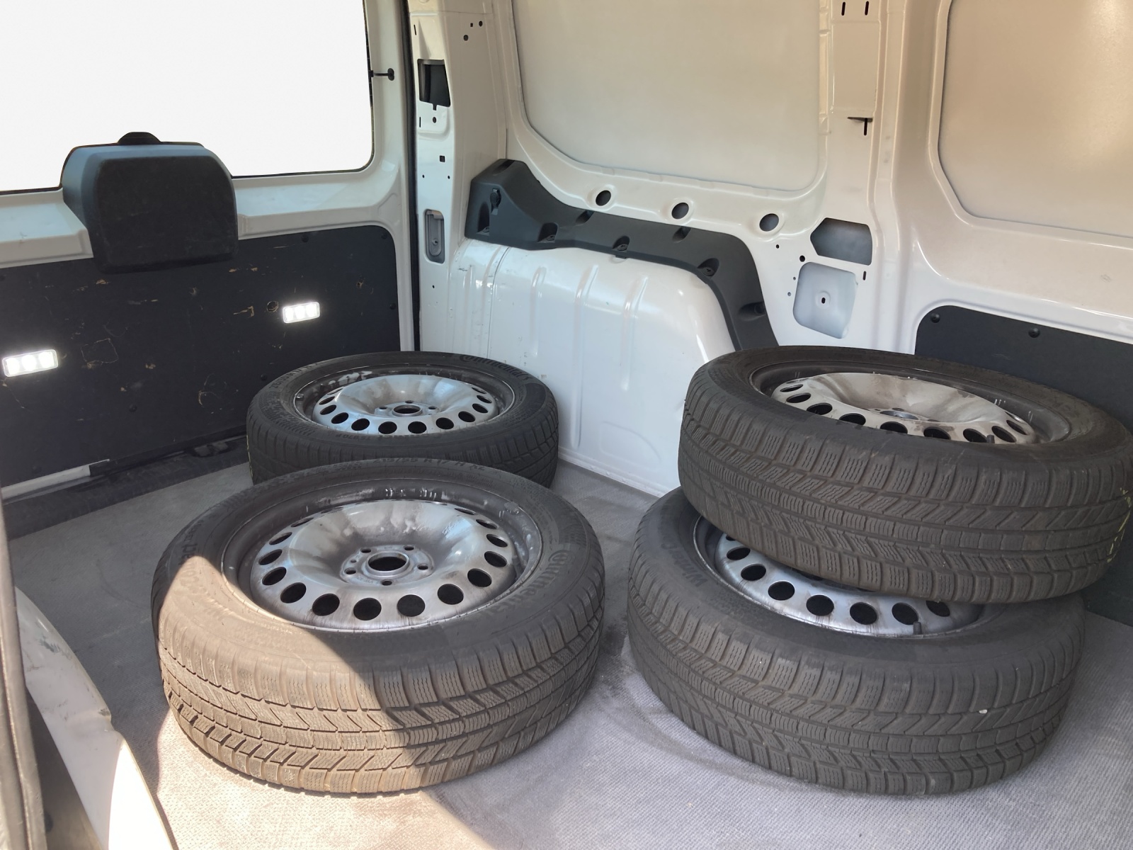 VW Caddy Cargo 2.0TDI Maxi 4Motion-image-11