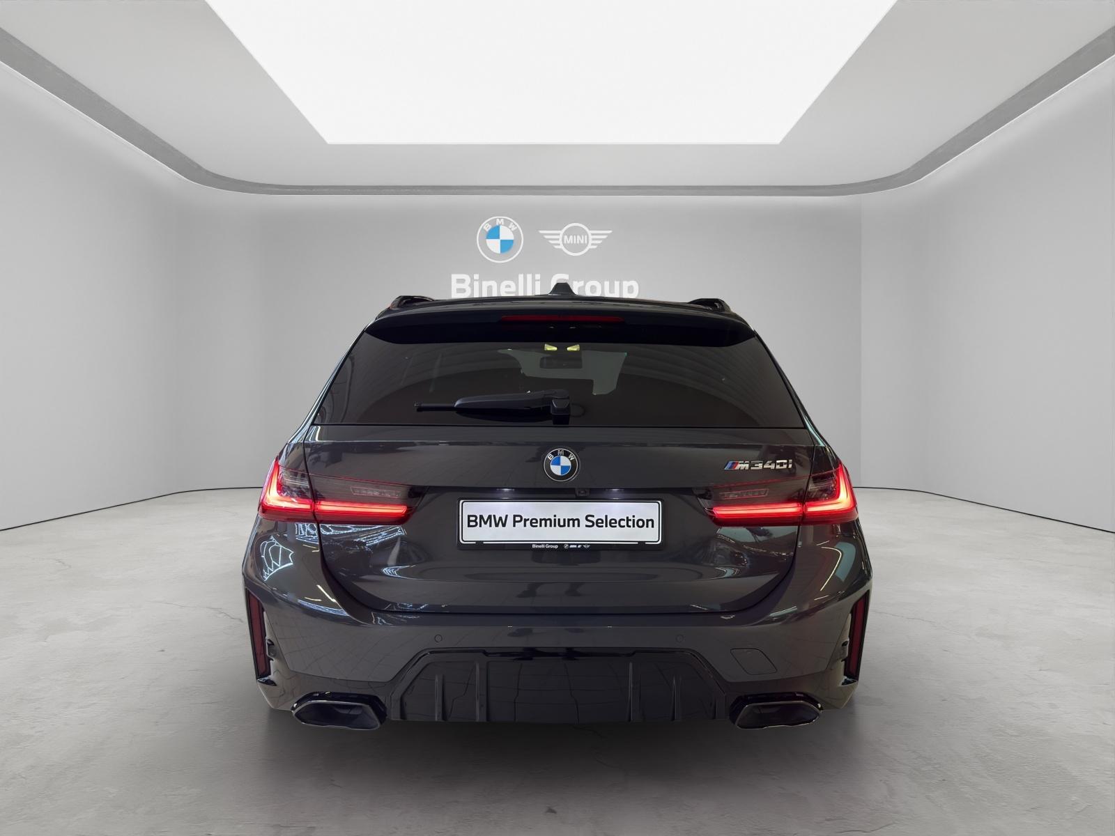 BMW M340i xDrive Touring-showroom-element-3