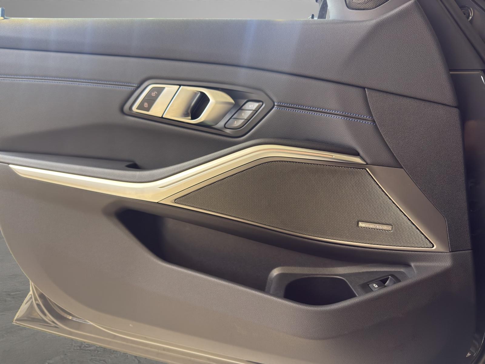 BMW M340i xDrive Touring-image-13