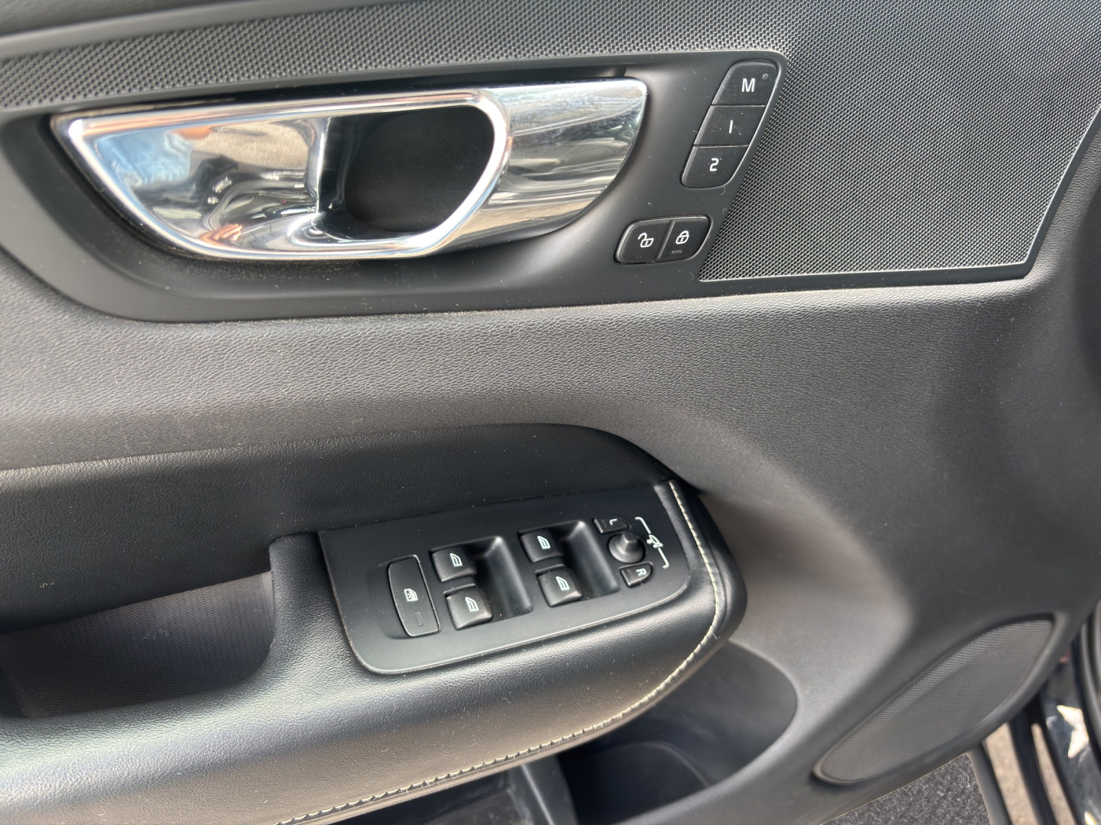 VOLVO XC60 T6 AWD R-Design Geartronic-image-10