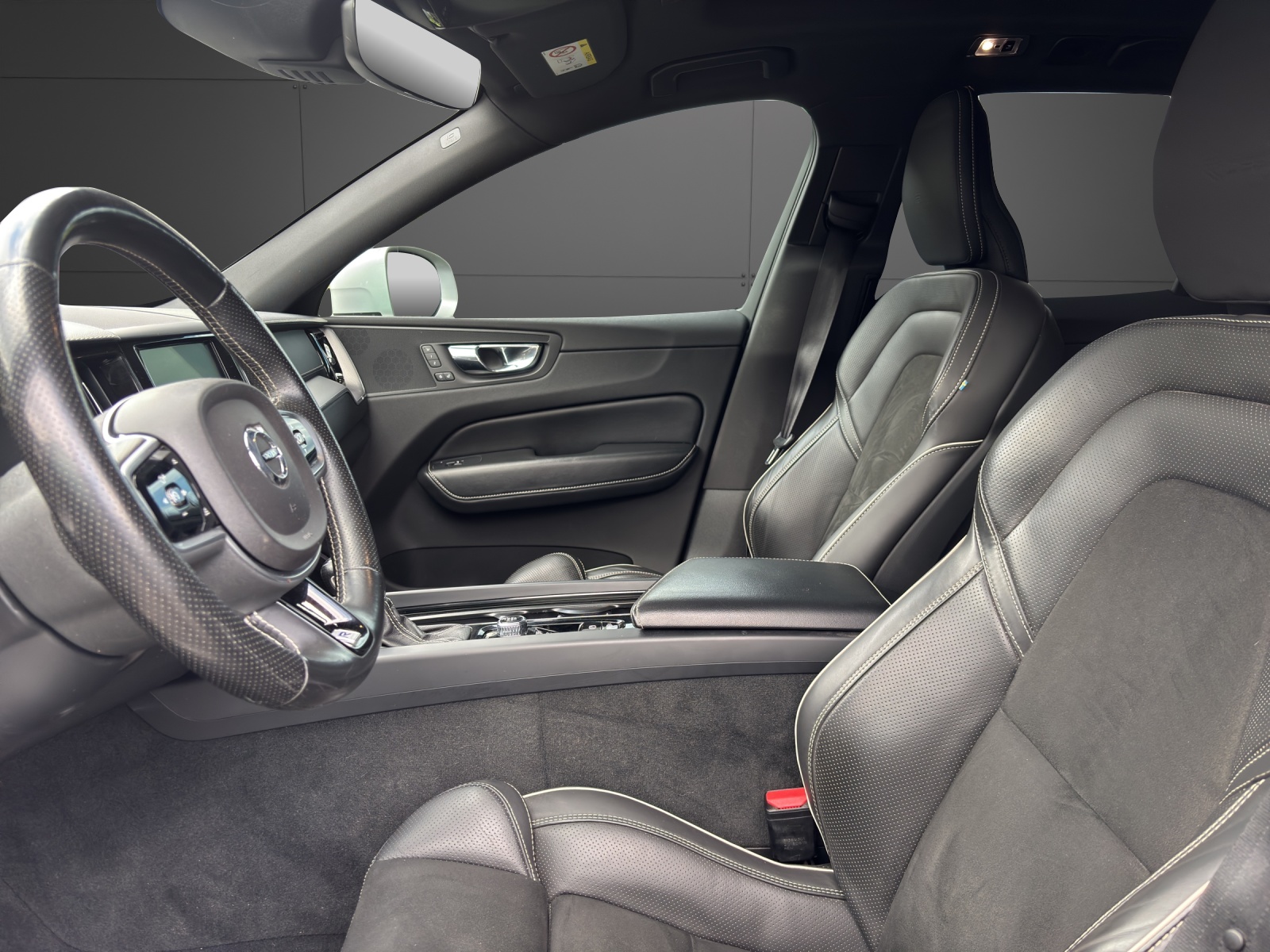VOLVO XC60 T6 AWD R-Design Geartronic-showroom-element-2
