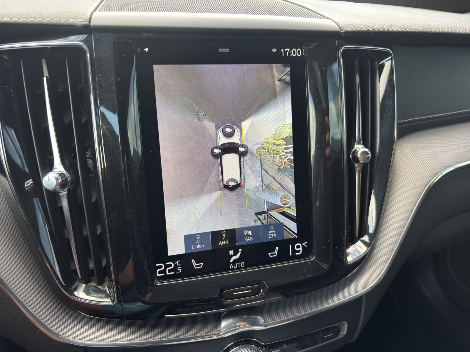 VOLVO XC60 T6 AWD R-Design Geartronic-image-8