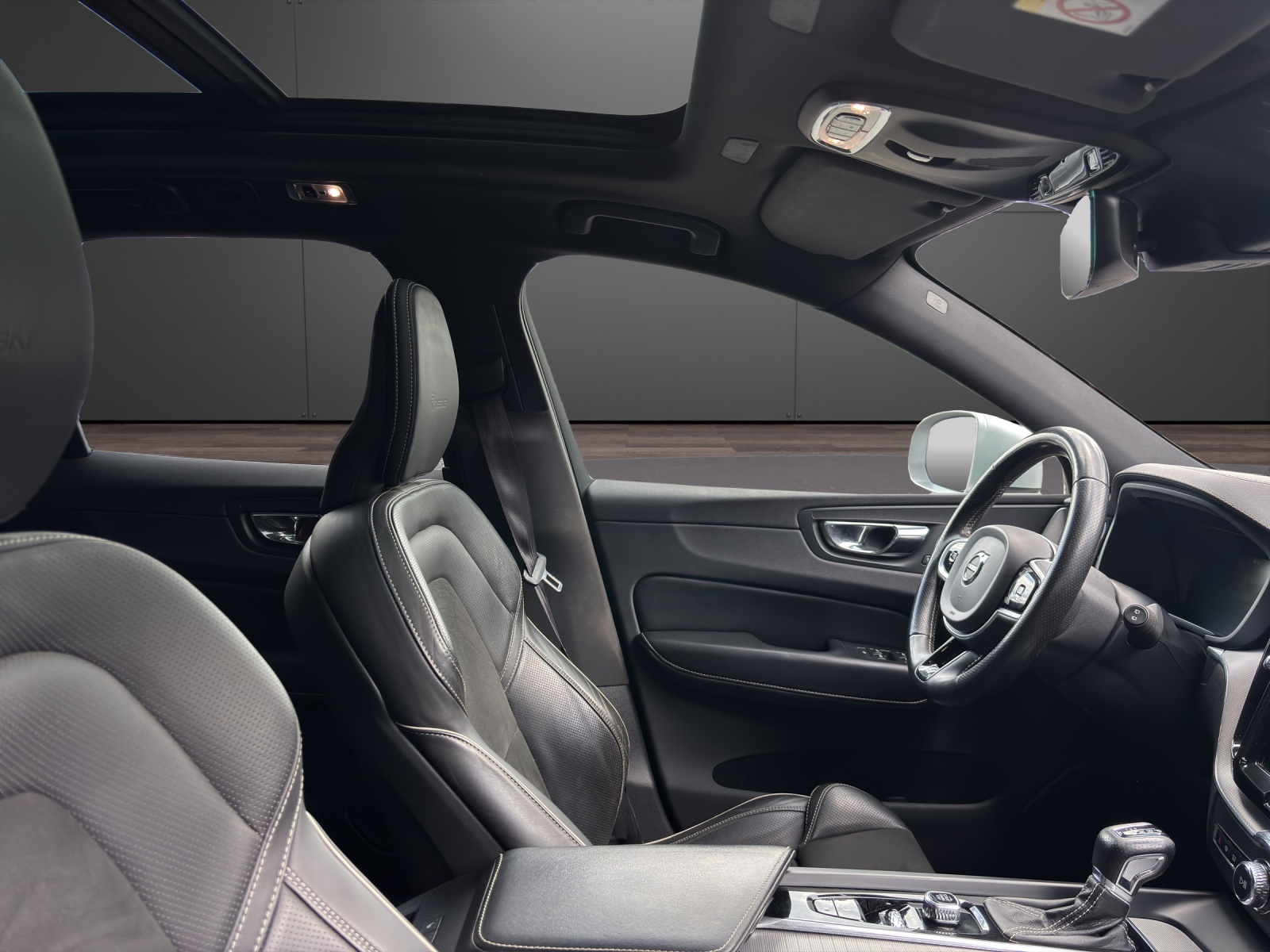 VOLVO XC60 T6 AWD R-Design Geartronic-image-5