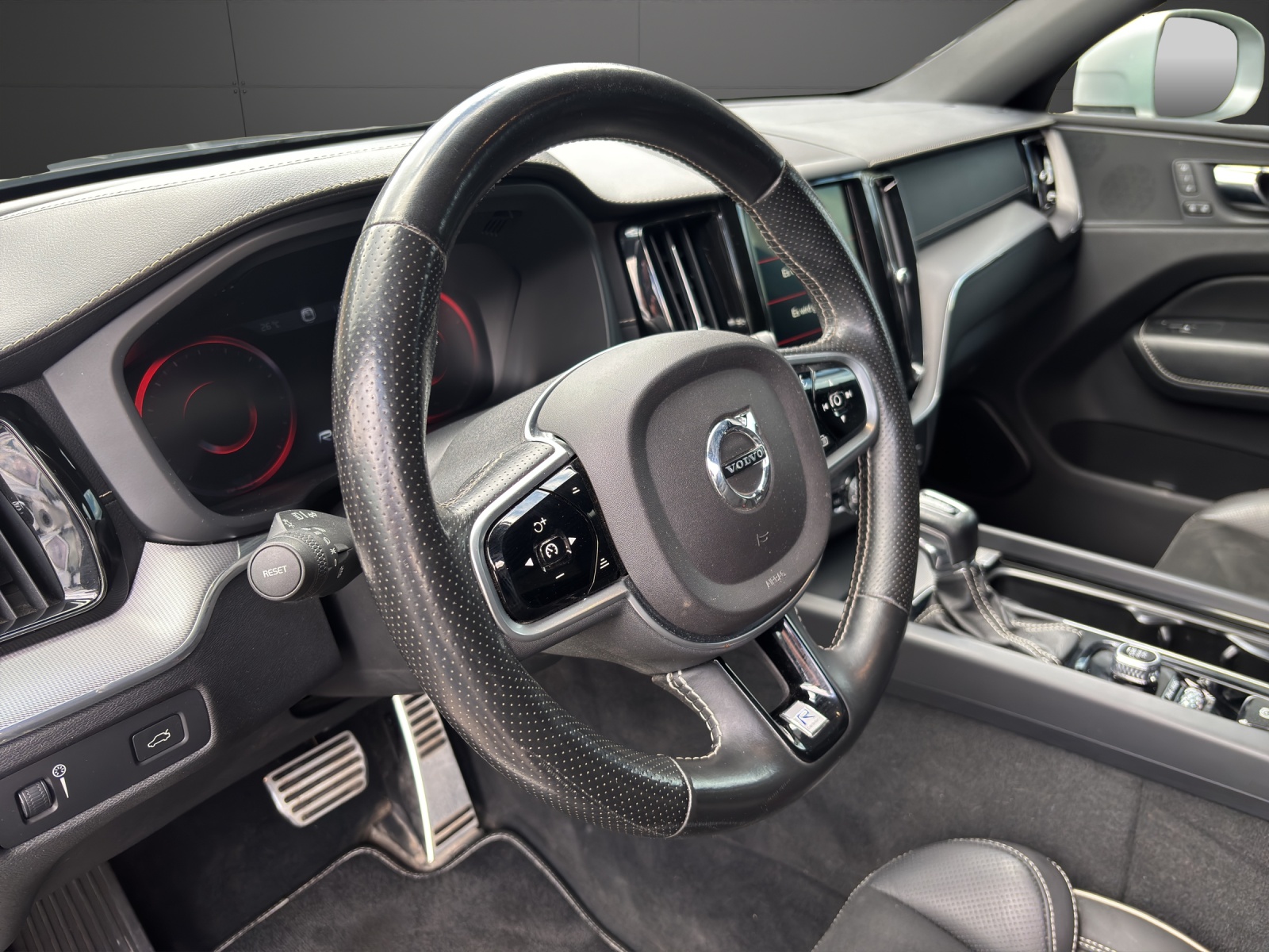 VOLVO XC60 T6 AWD R-Design Geartronic-showroom-element-3