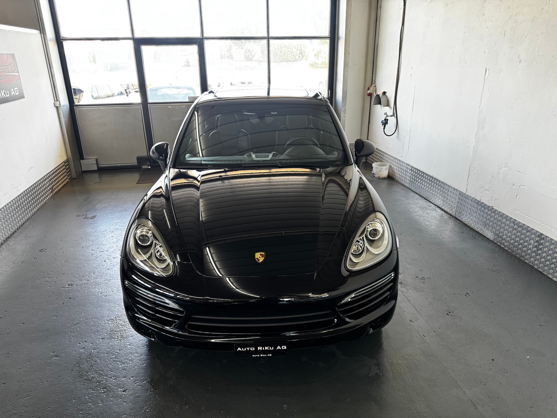 PORSCHE Cayenne Diesel-showroom-element-2