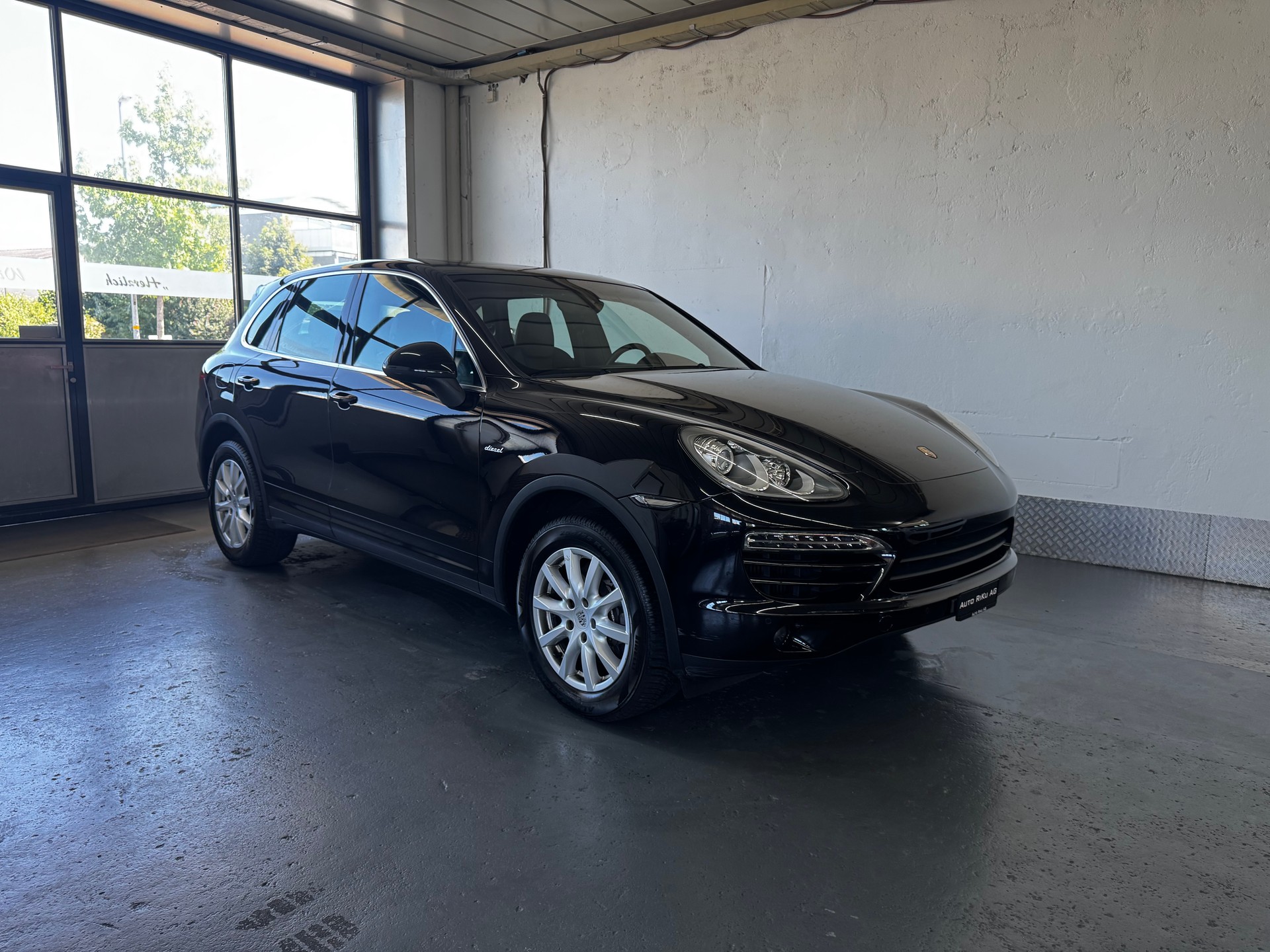 PORSCHE Cayenne Diesel-showroom-element-1