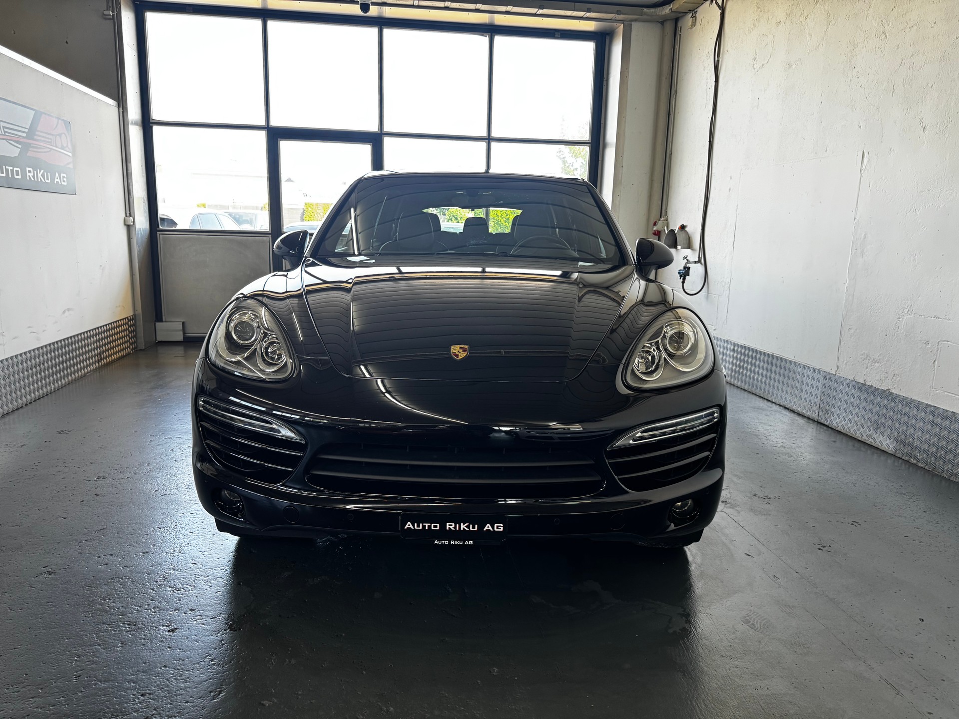 PORSCHE Cayenne Diesel-showroom-element-3