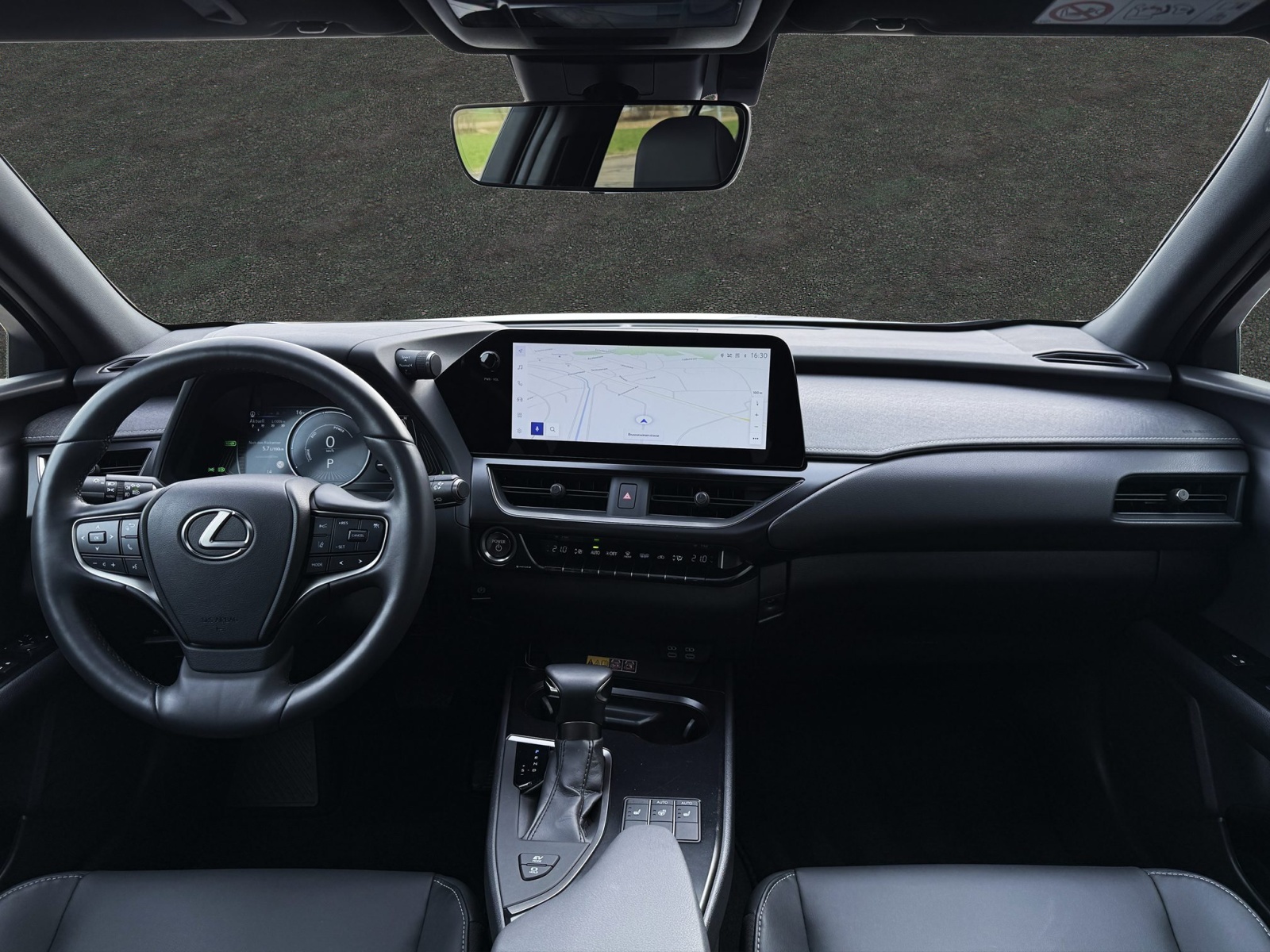 LEXUS UX 250h F-Line / CH Auslieferung-image-11