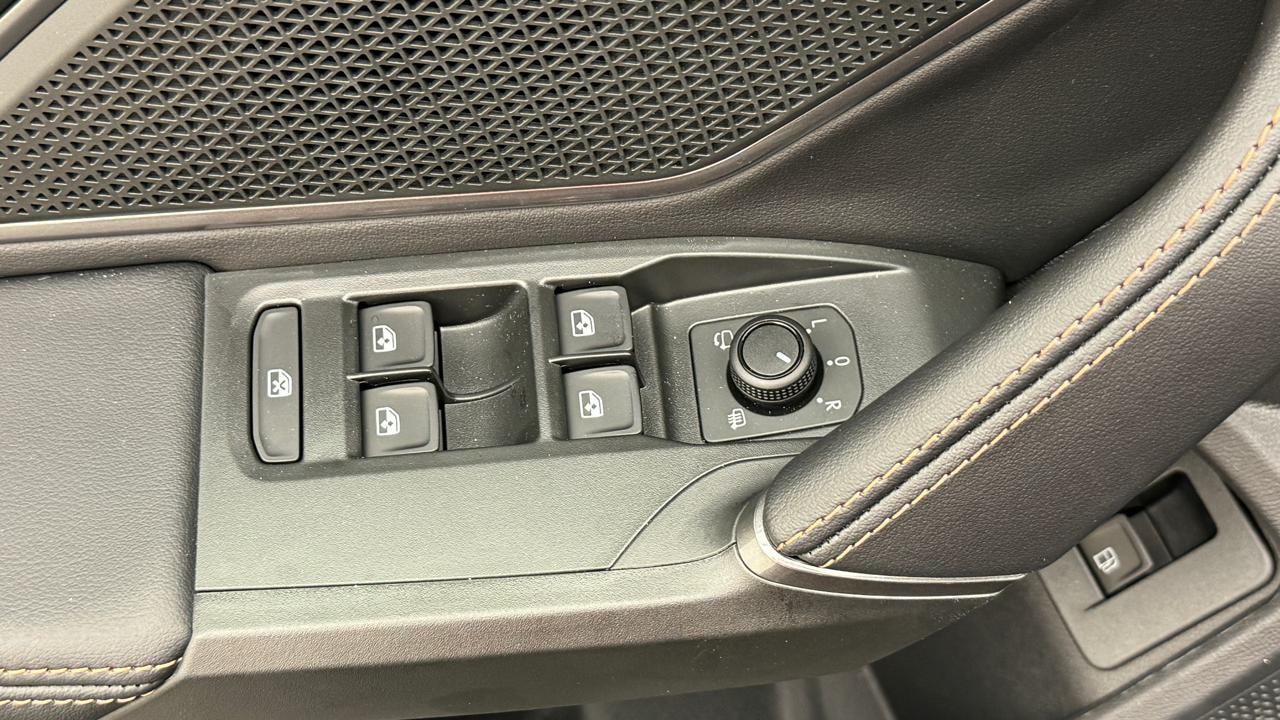 CUPRA LEON 1.5 e-HYBRID pHEV DSG-image-8
