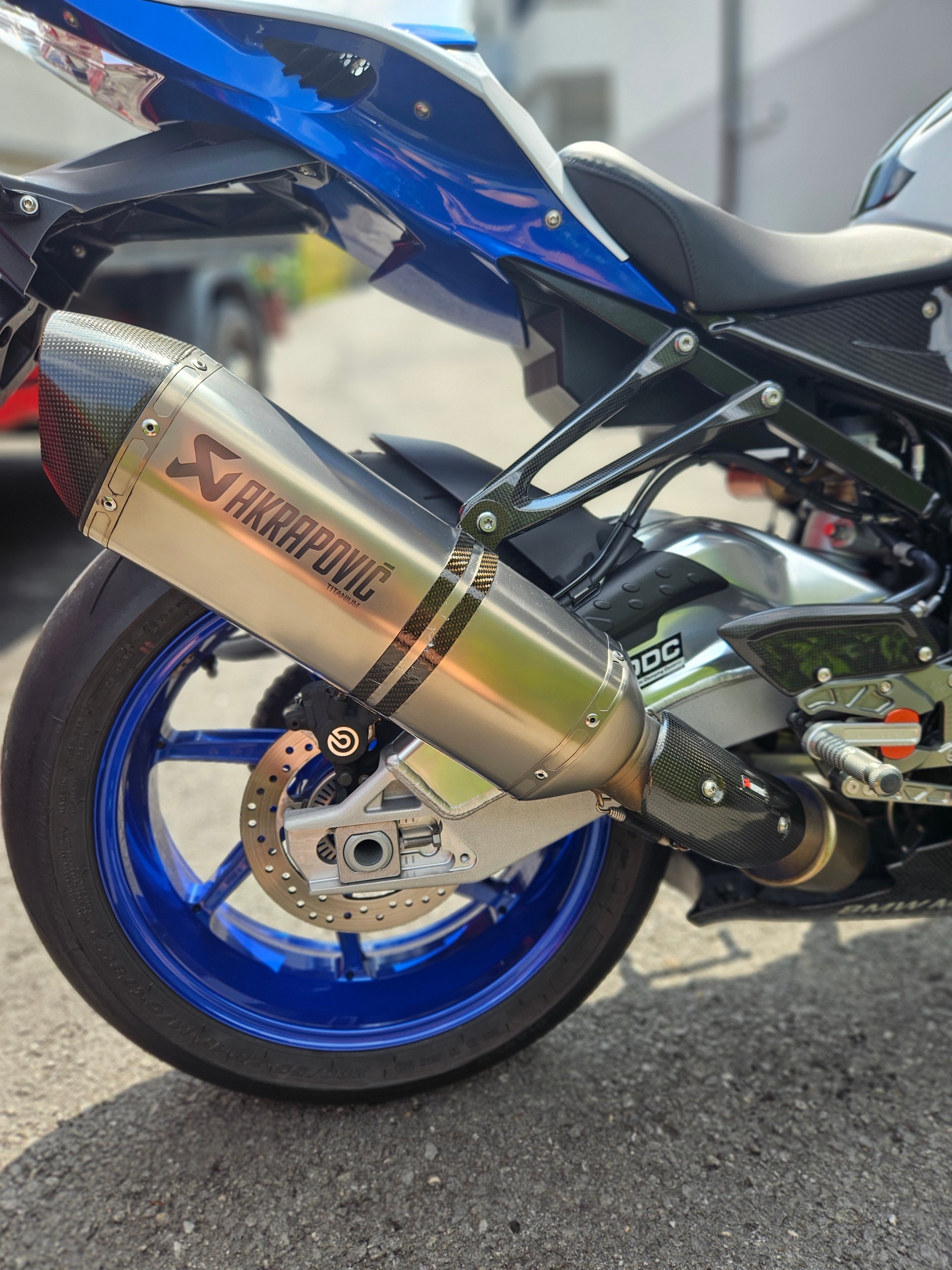 BMW HP4 Competition-image-4