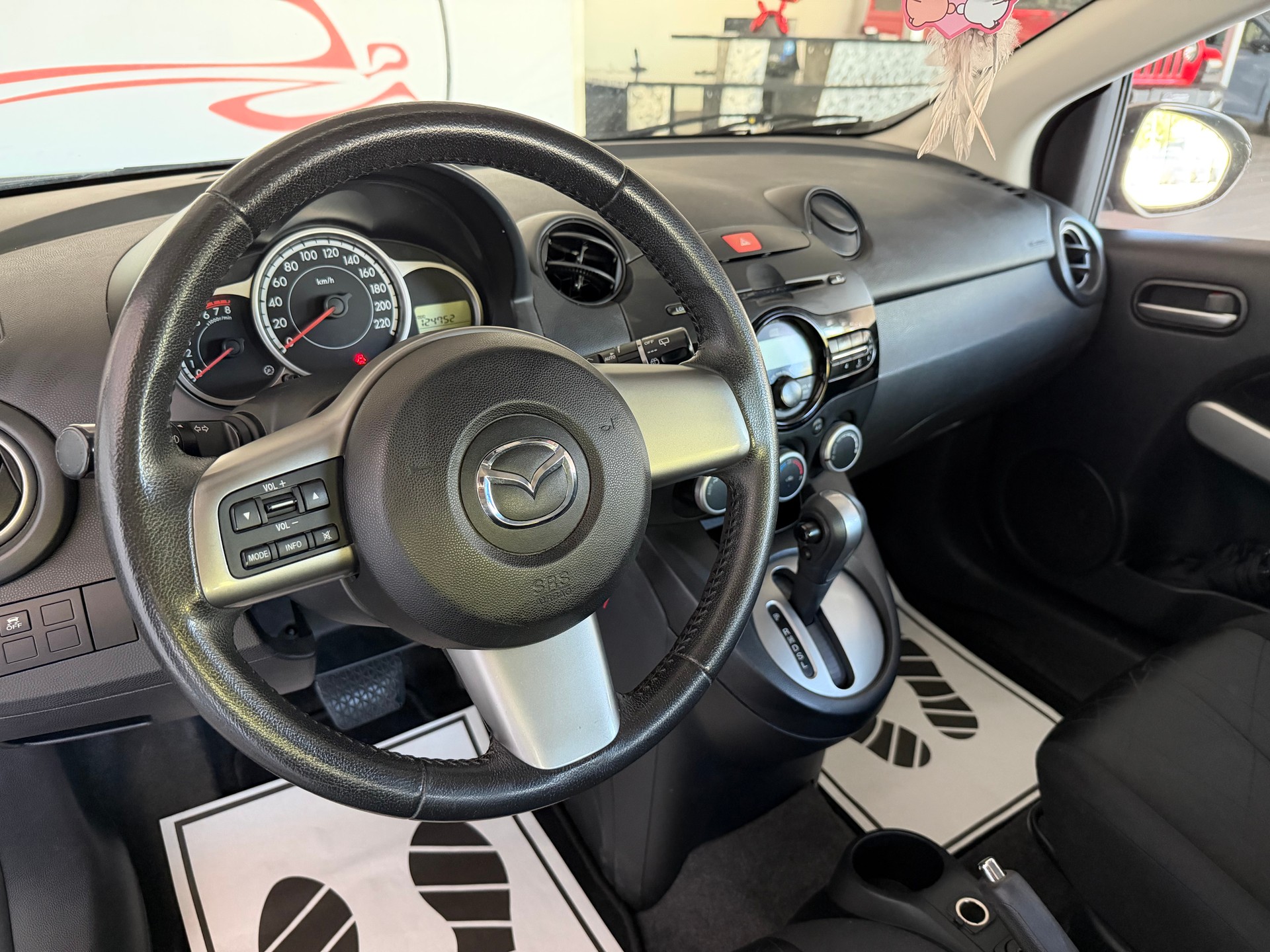 MAZDA 2 1.5i 16V Exclusive Automatic-image-12