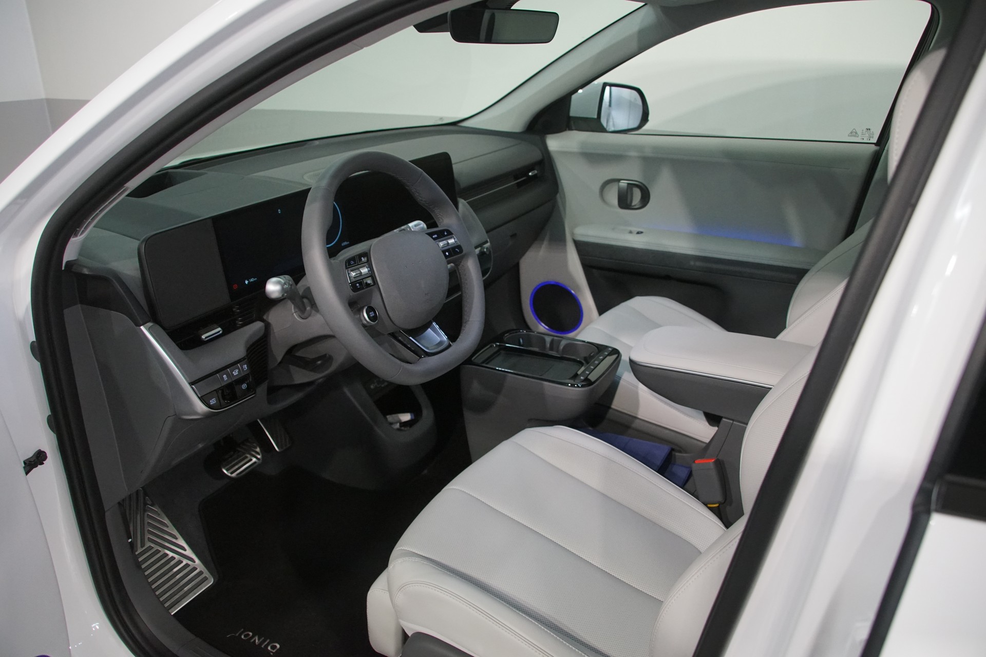 HYUNDAI Ioniq 5 Vertex 84kWh 4WD +swiss+ MY25-image-12