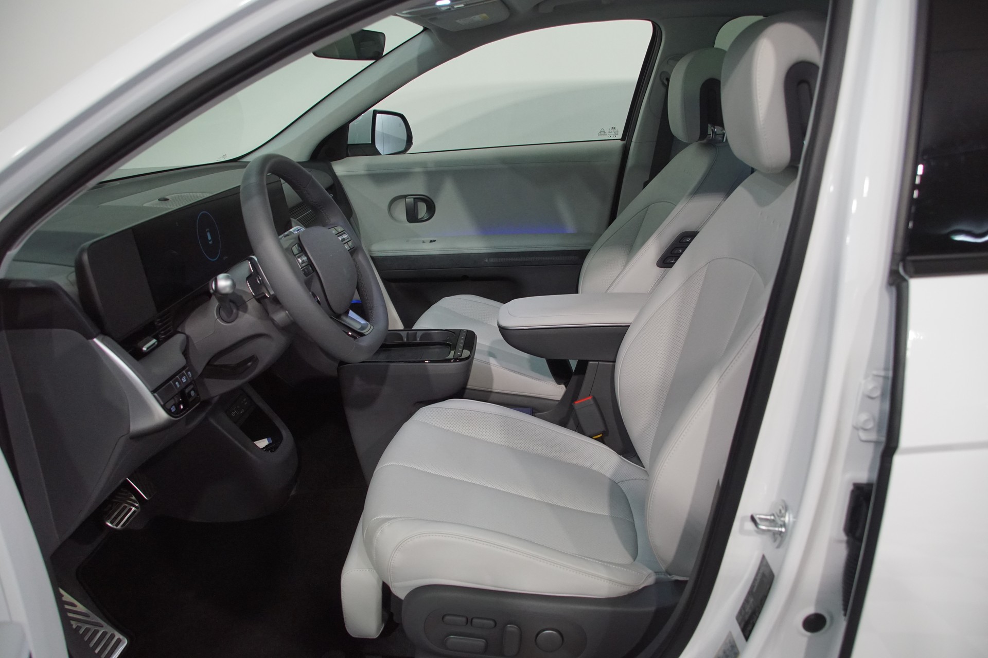 HYUNDAI Ioniq 5 Vertex 84kWh 4WD +swiss+ MY25-image-13