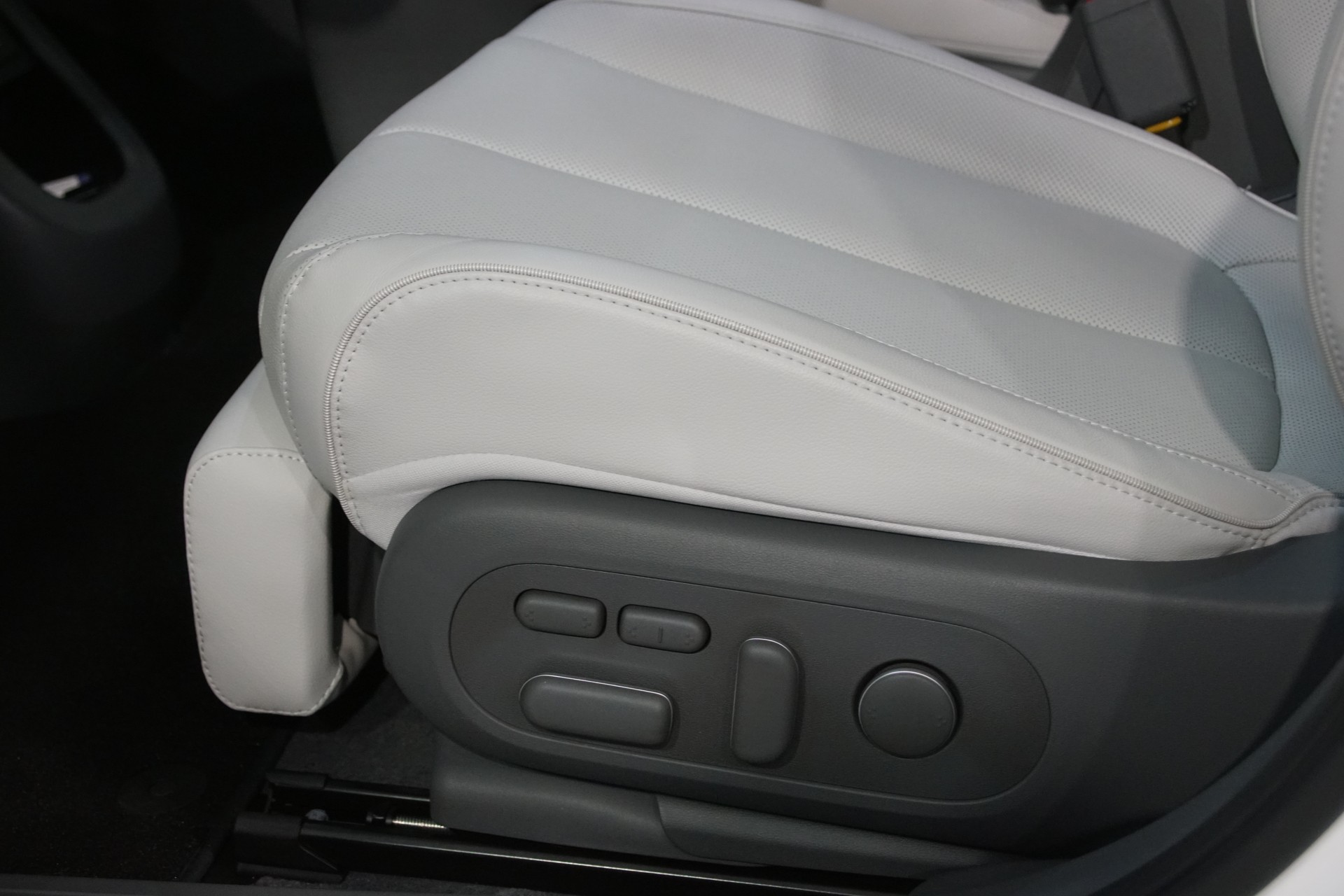 HYUNDAI Ioniq 5 Vertex 84kWh 4WD +swiss+ MY25-image-20