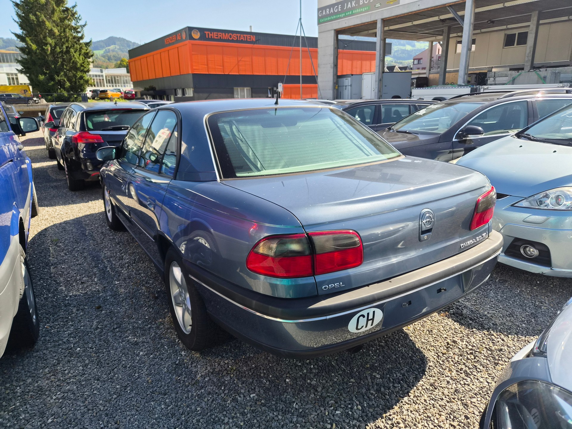 OPEL Omega 2.0i 16V CD-showroom-element-3