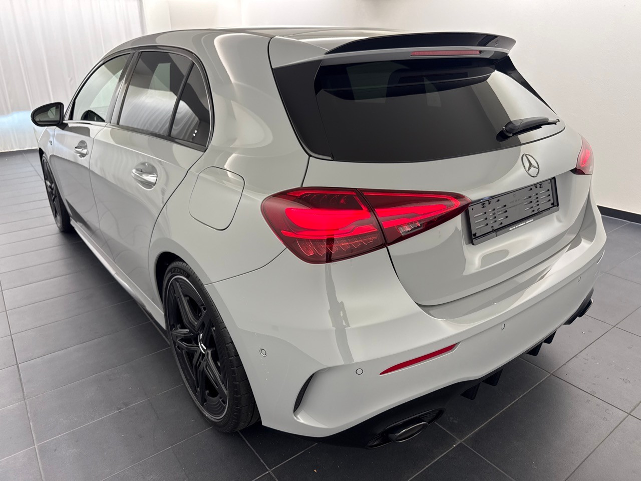 MERCEDES-BENZ A AMG 35 4Matic 8G-DCT ''CH-Auslieferung''-showroom-element-1