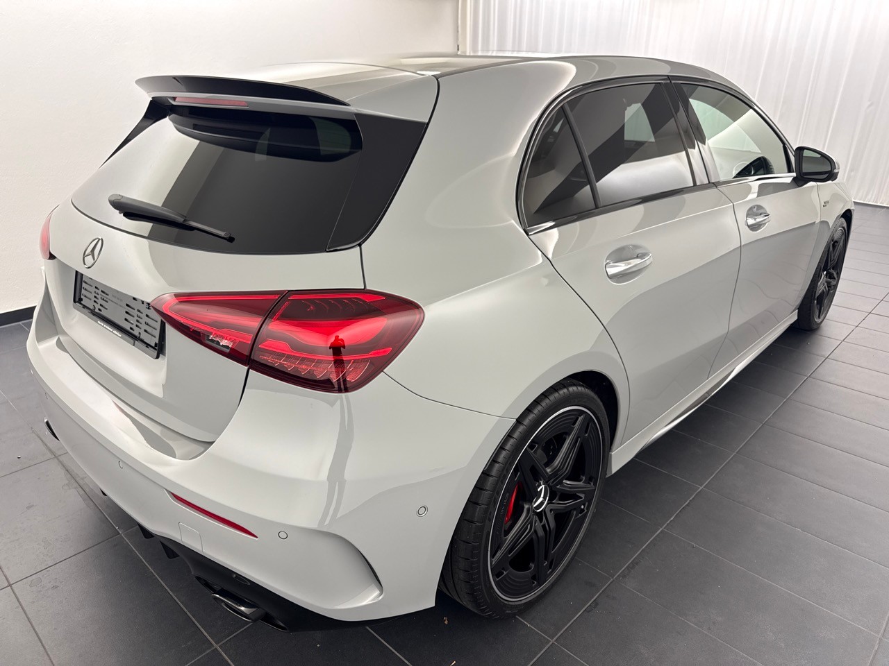 MERCEDES-BENZ A AMG 35 4Matic 8G-DCT ''CH-Auslieferung''-showroom-element-2
