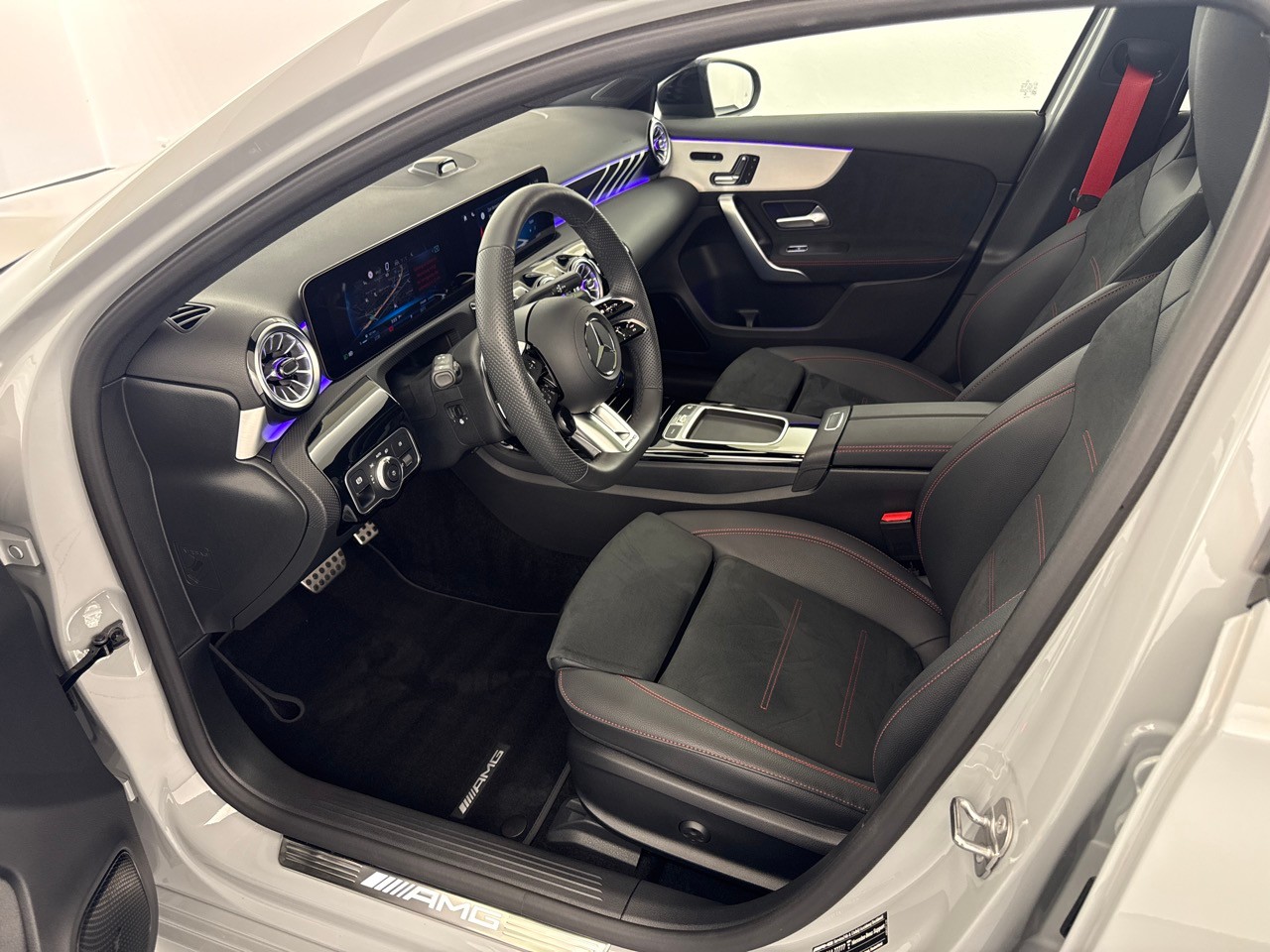 MERCEDES-BENZ A AMG 35 4Matic 8G-DCT ''CH-Auslieferung''-image-4