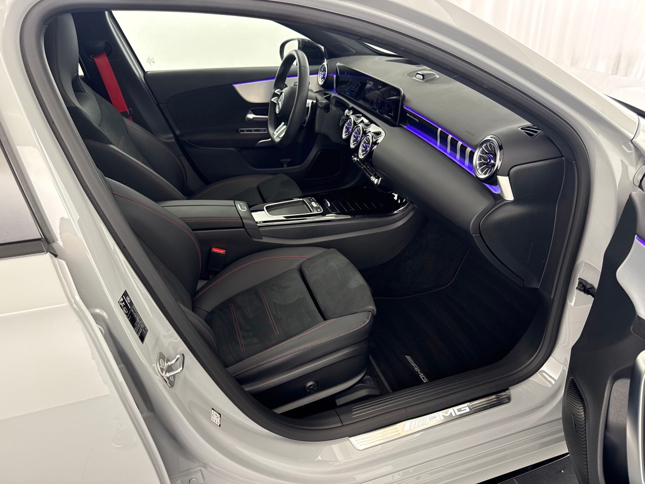 MERCEDES-BENZ A AMG 35 4Matic 8G-DCT ''CH-Auslieferung''-image-8