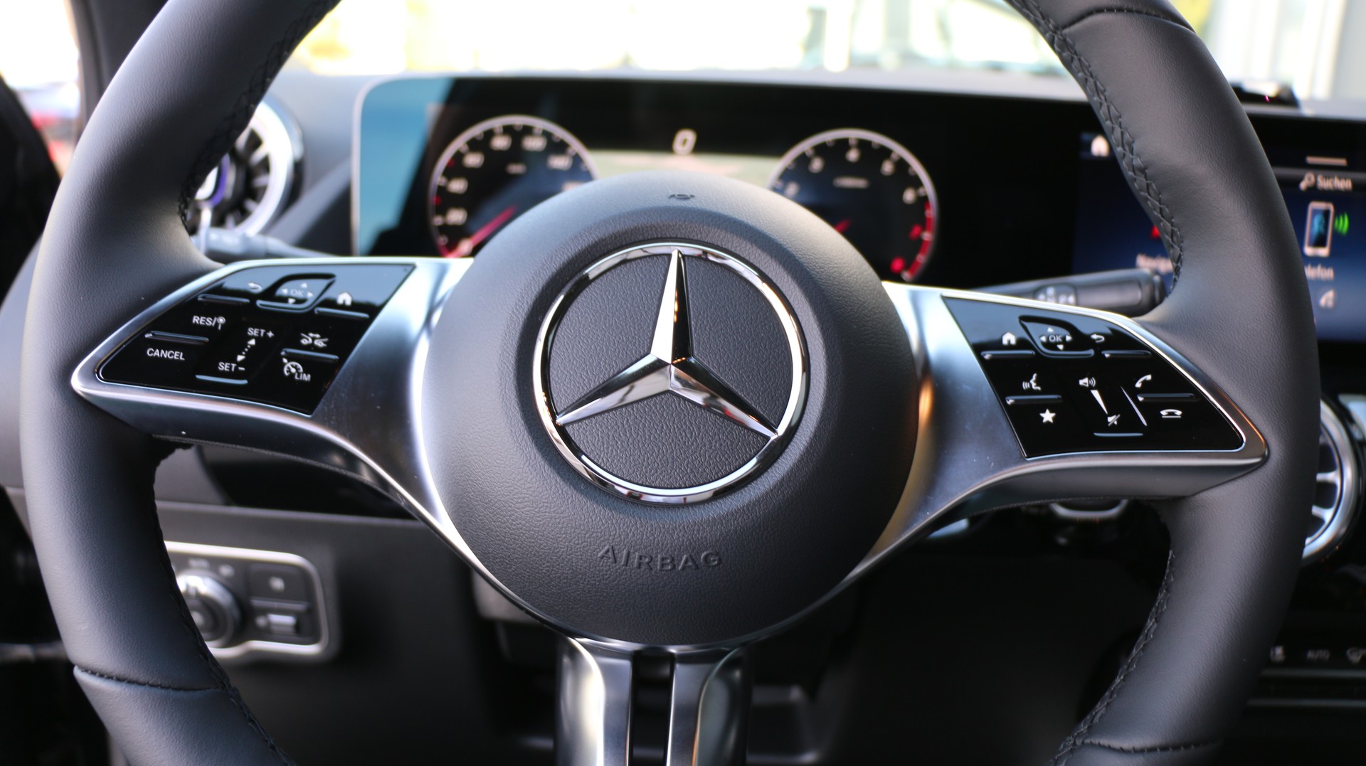 MERCEDES-BENZ GLA 200 Night Star-image-11