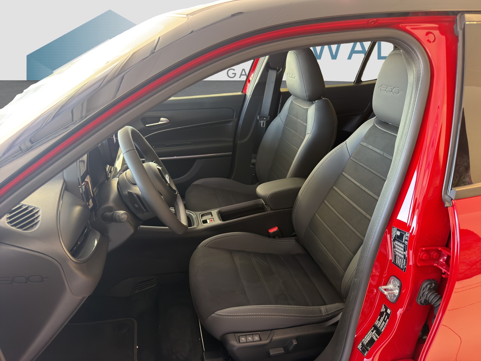 FIAT 600 1.2 Hybrid 145 Sport-image-8