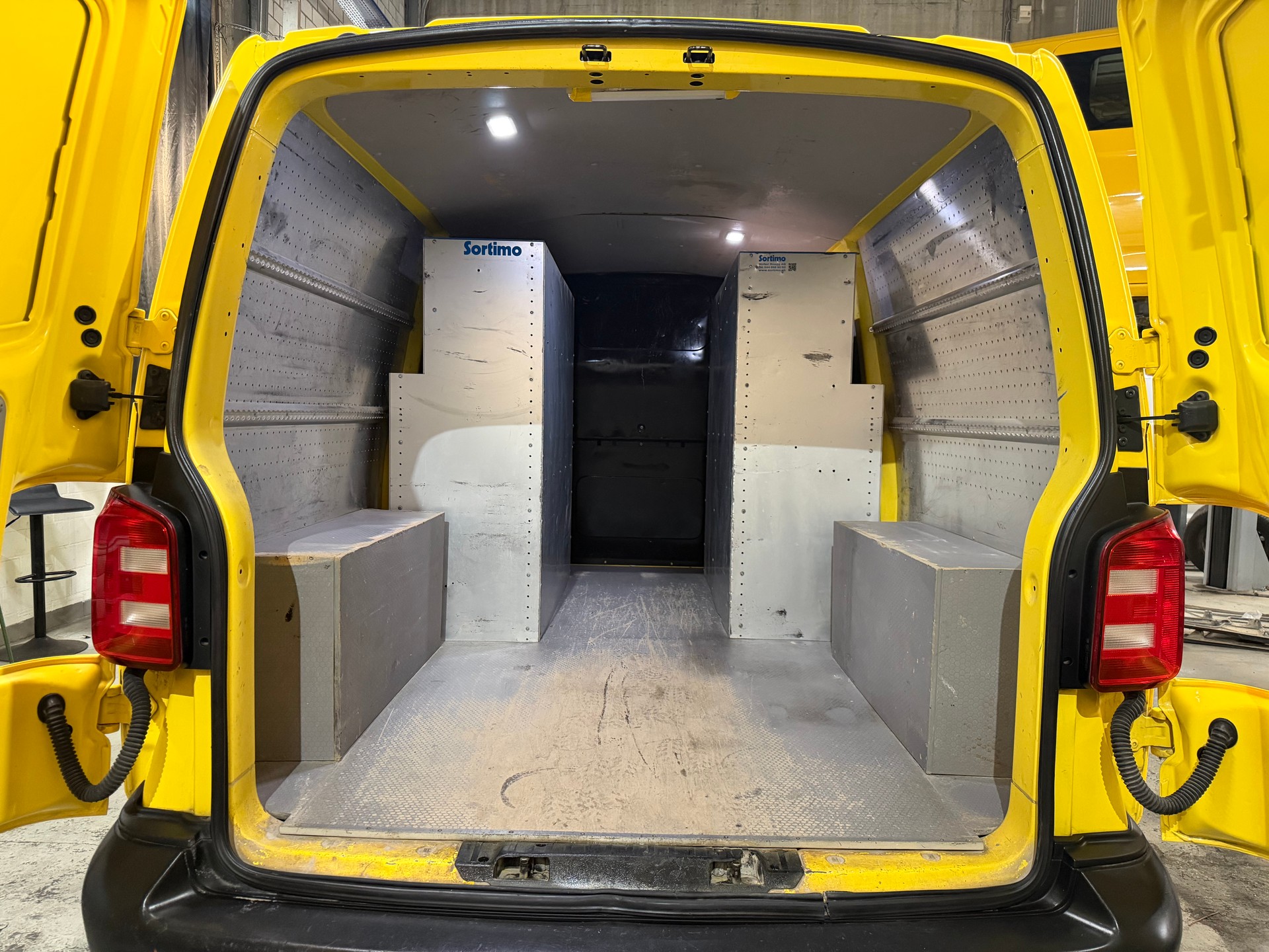 VW T6 2.0 TDI Lang Version-image-13