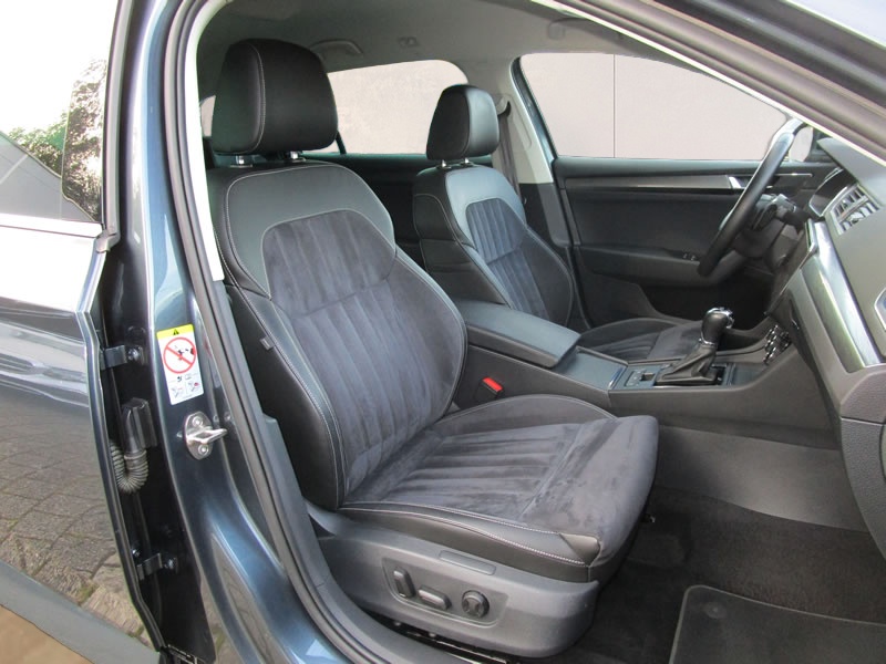 SKODA Superb Combi 2.0 TDi Style 4x4 DSG-image-13