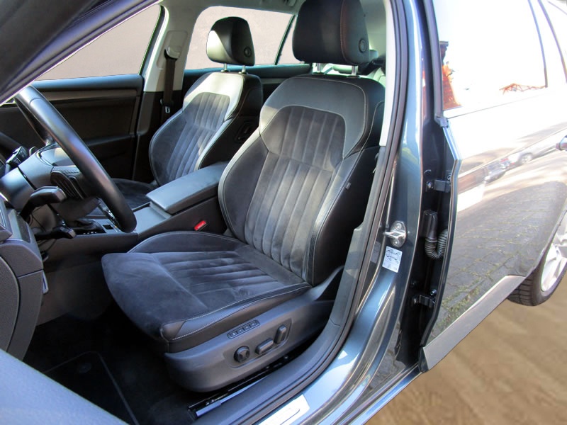 SKODA Superb Combi 2.0 TDi Style 4x4 DSG-image-15