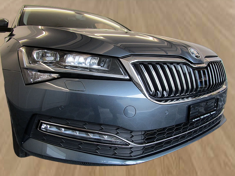 SKODA Superb Combi 2.0 TDi Style 4x4 DSG-image-11