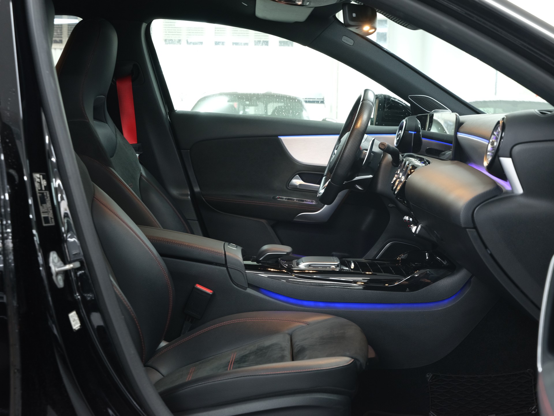 MERCEDES-BENZ A 35 AMG 4Matic Edition 1 Speedshift *Burmester* *360 Kamera* *AMG Performance*-image-18