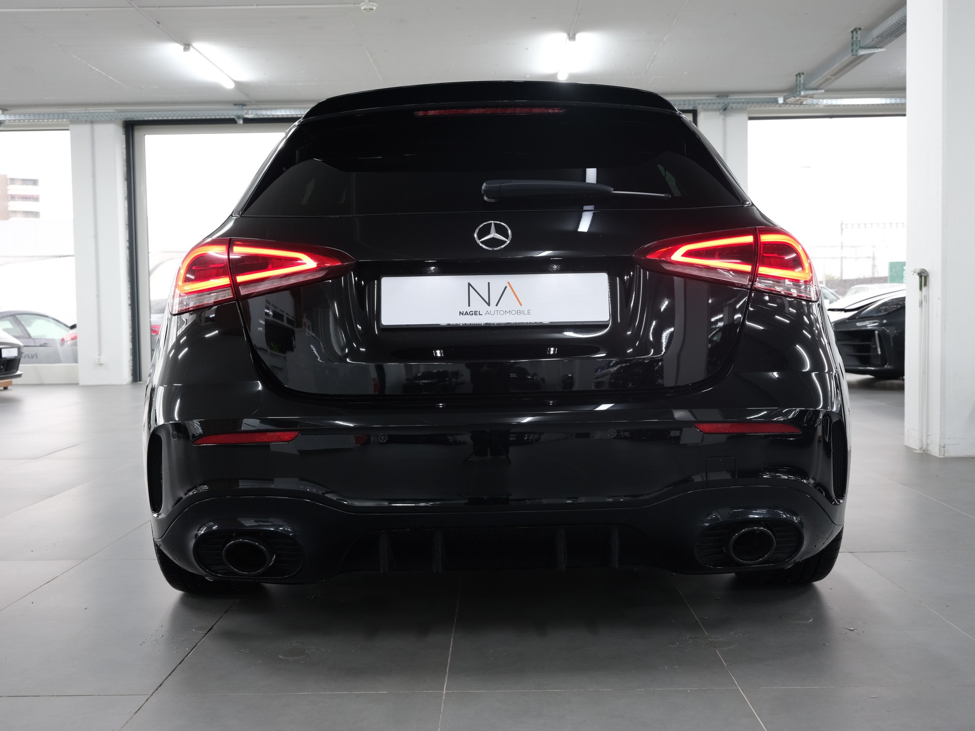MERCEDES-BENZ A 35 AMG 4Matic Edition 1 Speedshift *Burmester* *360 Kamera* *AMG Performance*-showroom-element-3