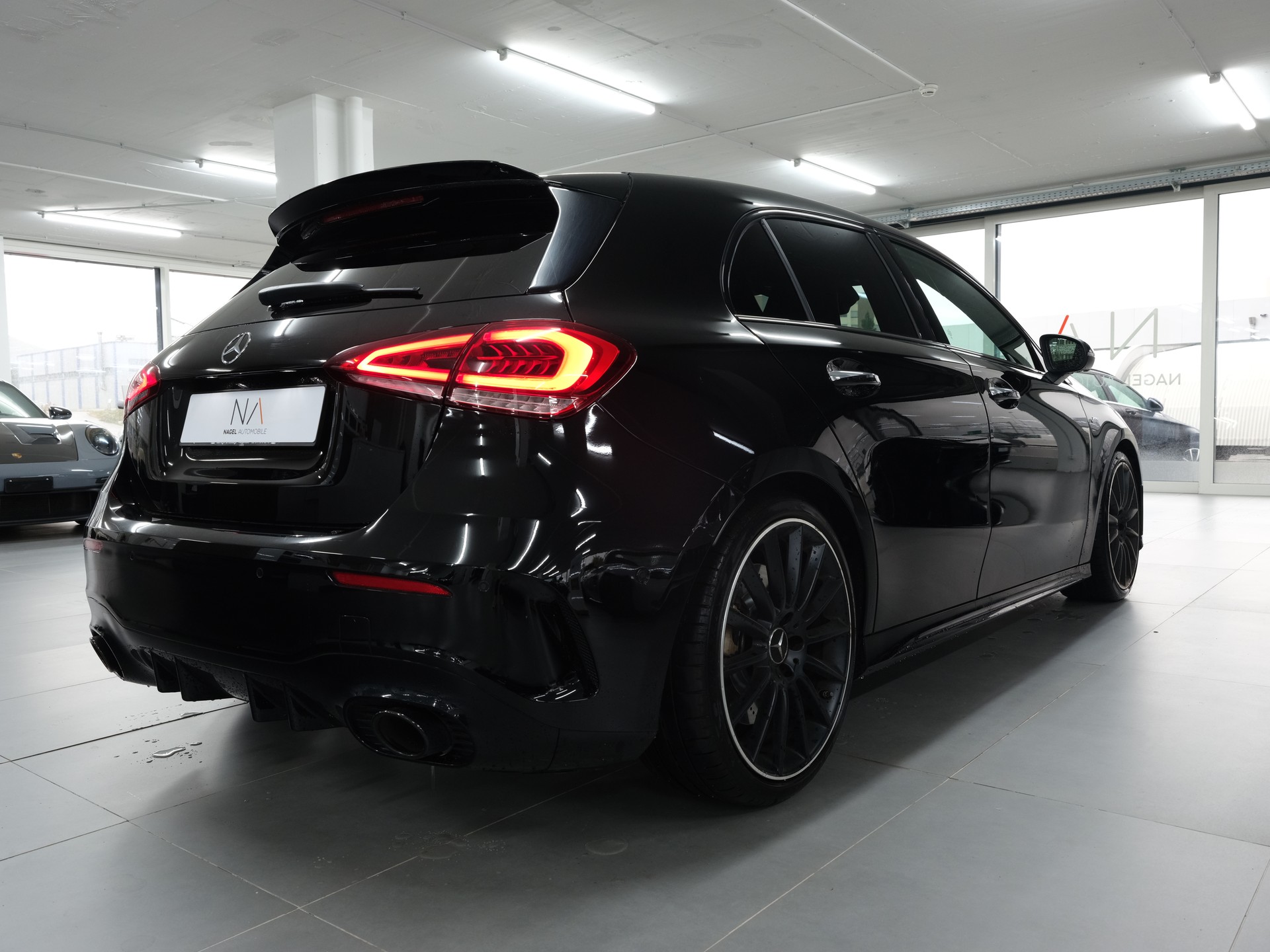 MERCEDES-BENZ A 35 AMG 4Matic Edition 1 Speedshift *Burmester* *360 Kamera* *AMG Performance*-showroom-element-2