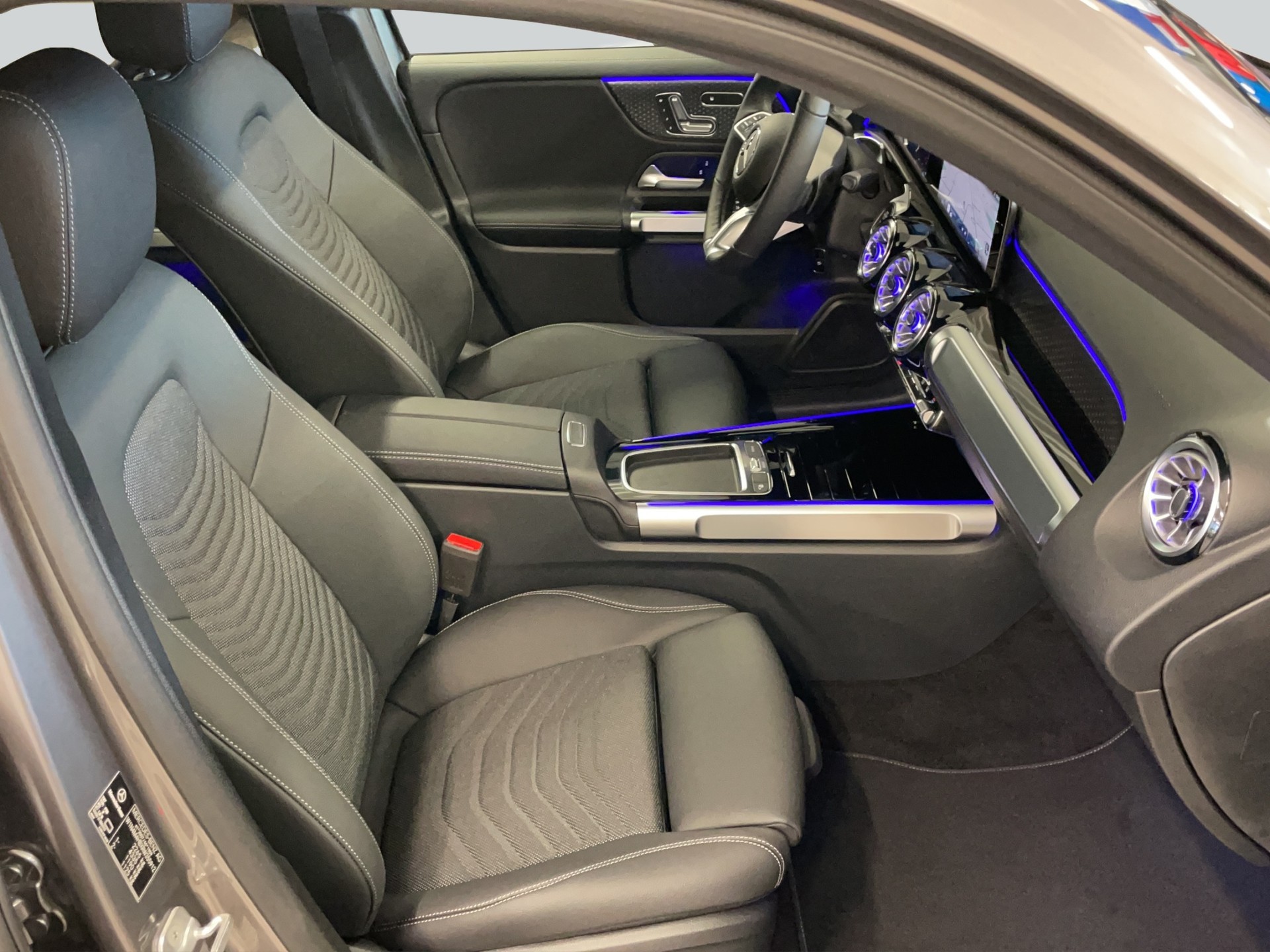 MERCEDES-BENZ GLB 250 4Matic 8G-Tronic-image-10