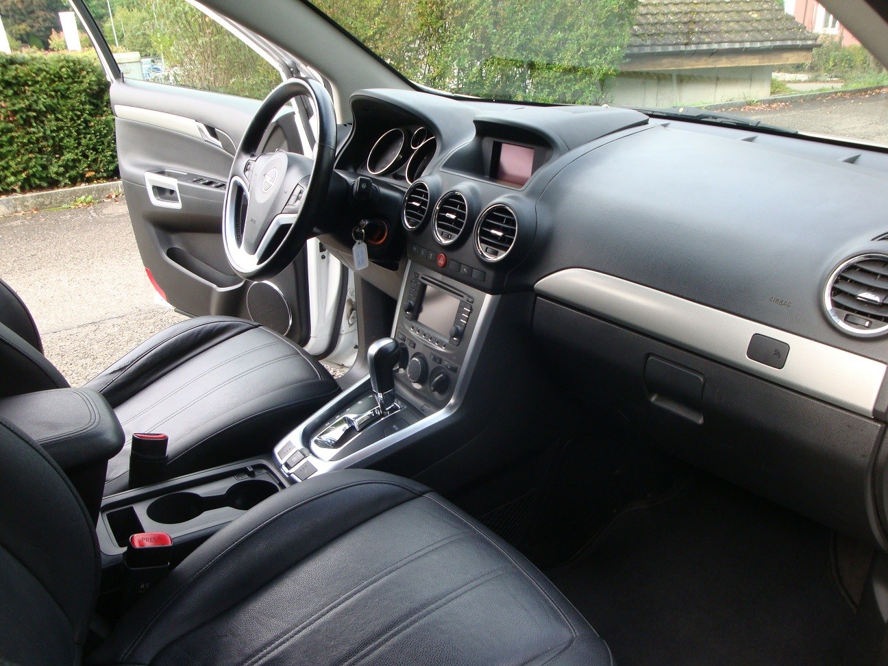 OPEL Antara 2.2 CDTi Cosmo 4WD Automatic-image-6