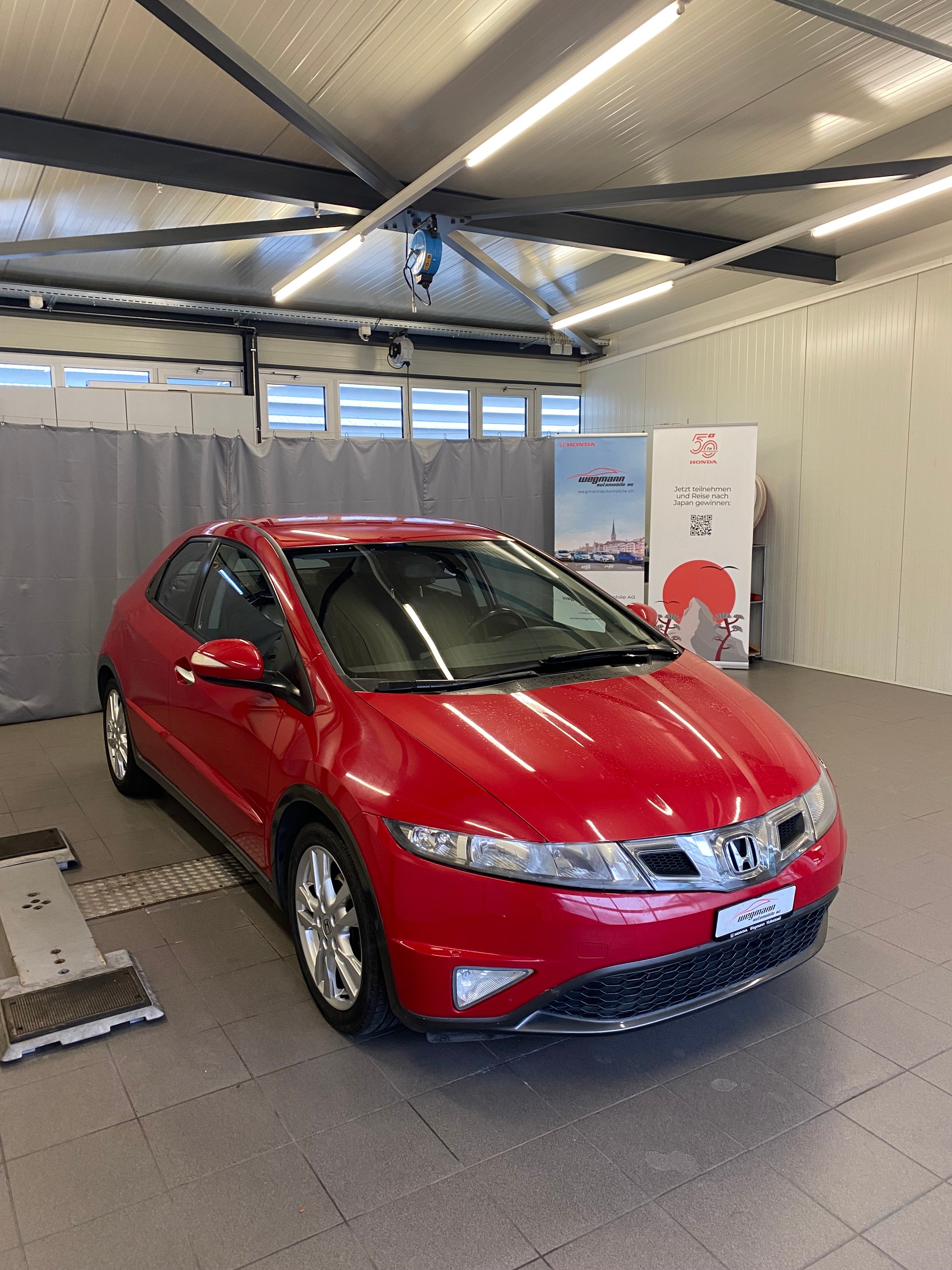 HONDA Civic 1.8i Sport Automatic-showroom-element-2