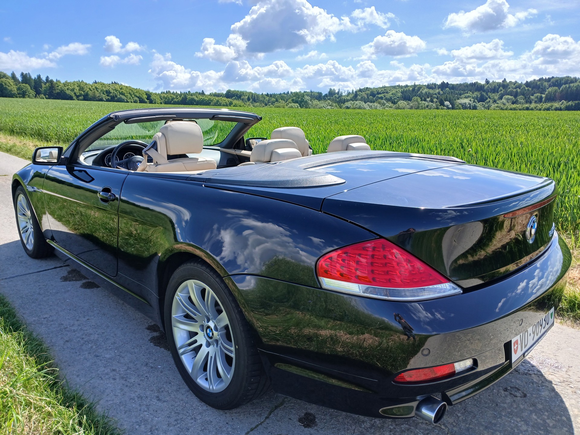 BMW 645 CI-image-6