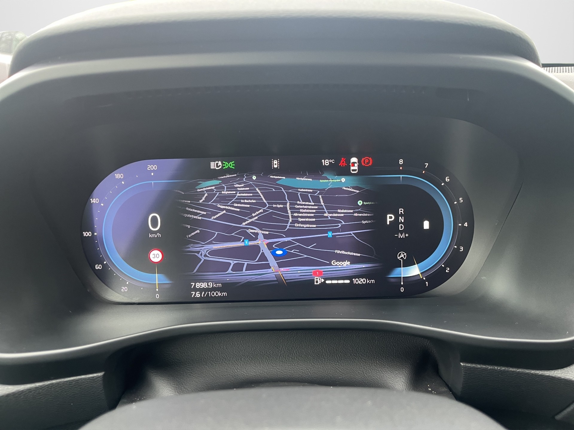 VOLVO XC40 2.0 B4 MH Plus Dark-image-11