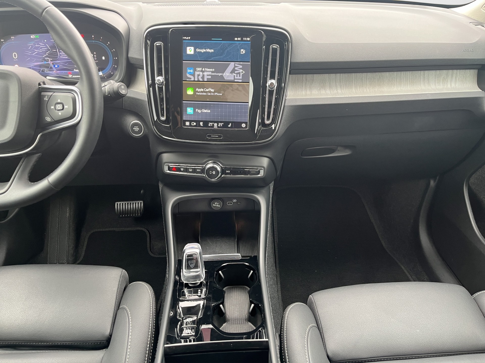 VOLVO XC40 2.0 B4 MH Plus Dark-image-12