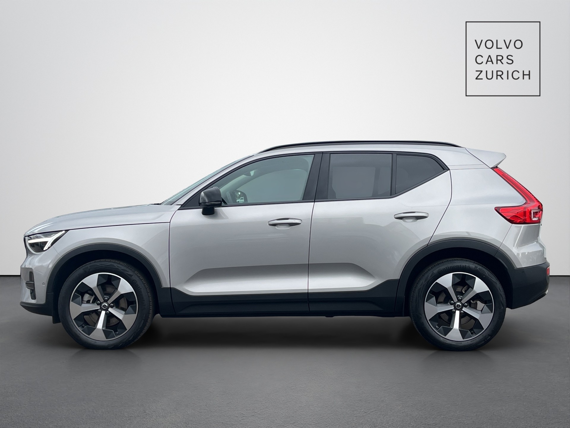 VOLVO XC40 2.0 B4 MH Plus Dark-showroom-element-2