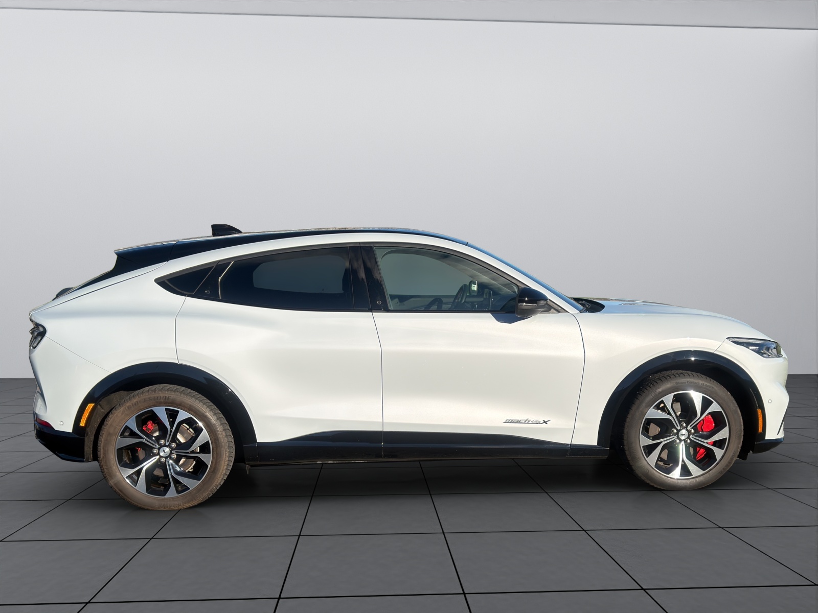 FORD Mustang Mach-E Extended AWD-showroom-element-3