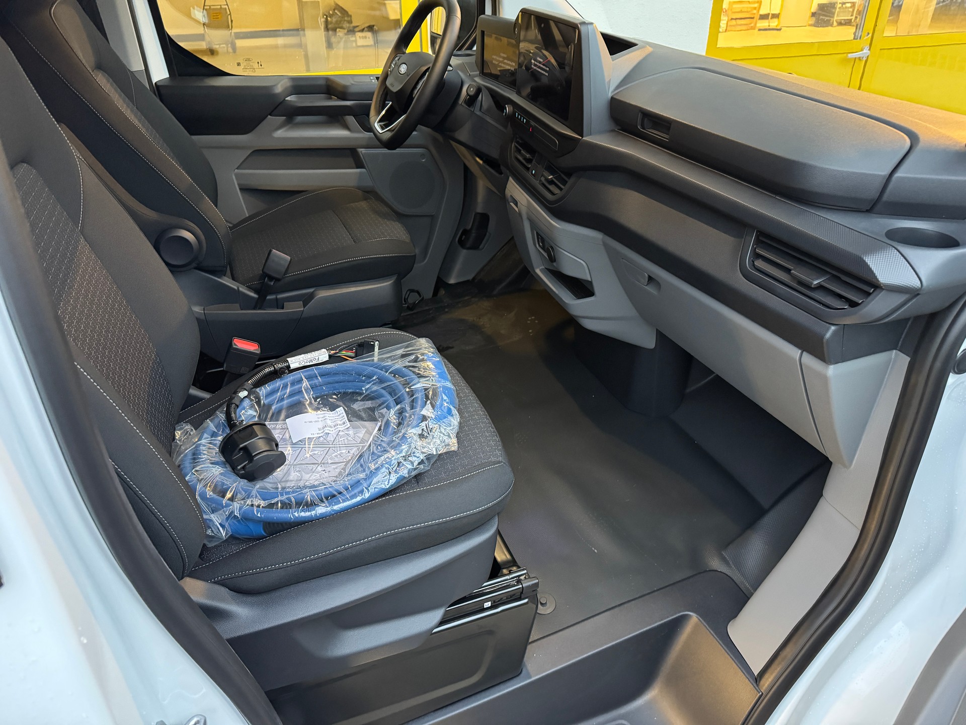 FORD Transit Custom Van 340 L2H1 65kWh Trend 🆕-image-9