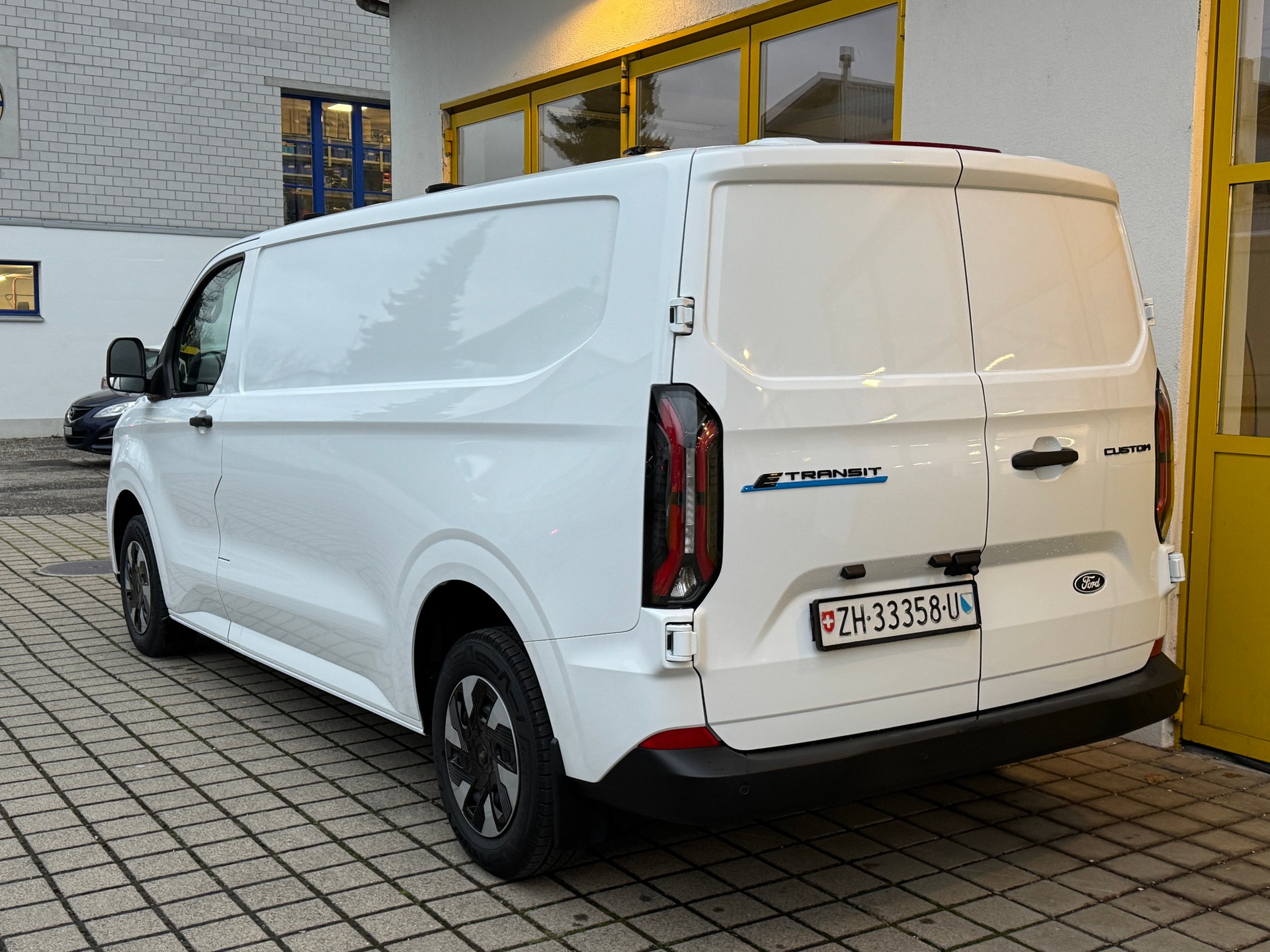 FORD Transit Custom Van 340 L2H1 65kWh Trend 🆕-showroom-element-2