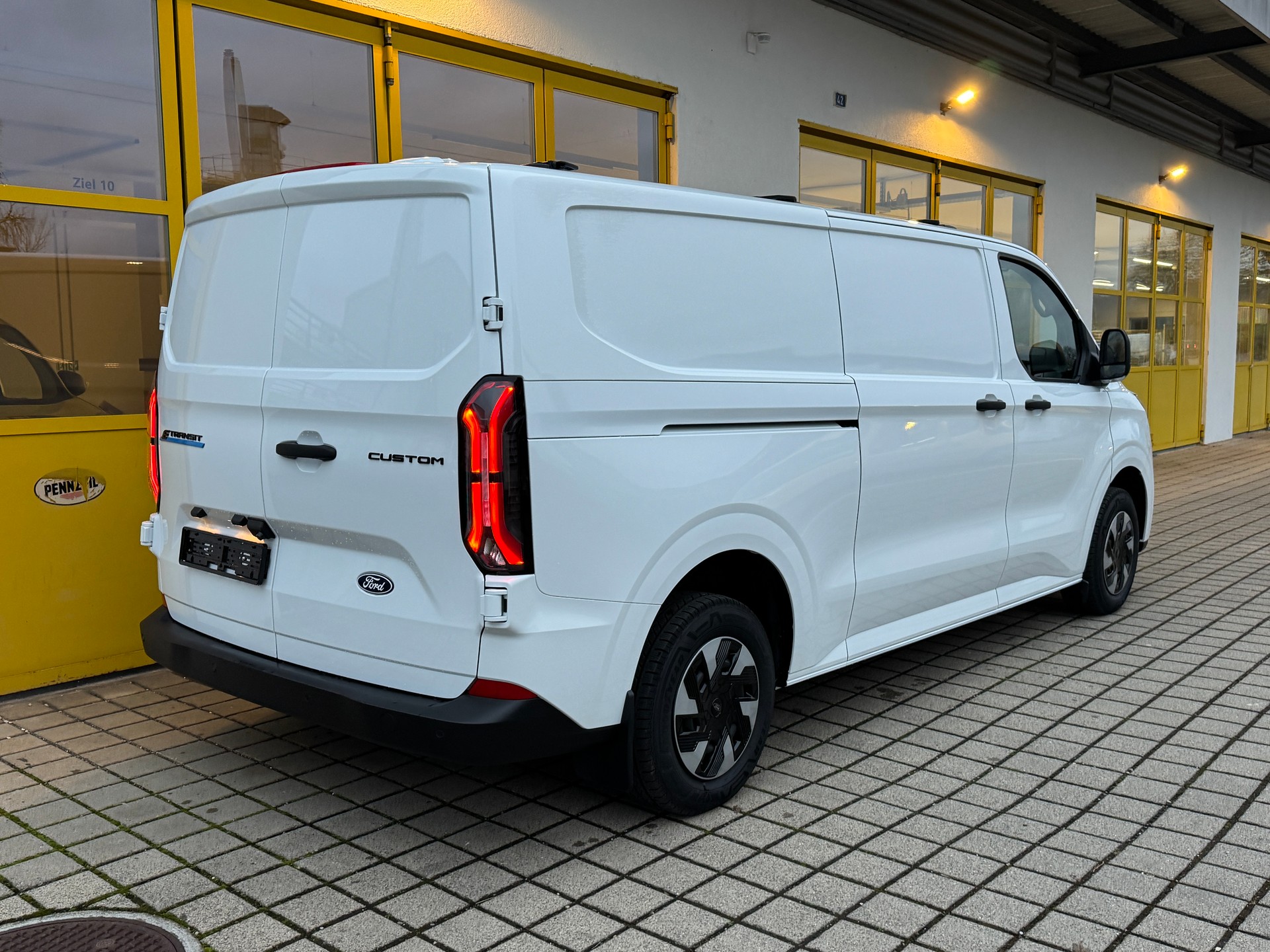 FORD Transit Custom Van 340 L2H1 65kWh Trend 🆕-showroom-element-3