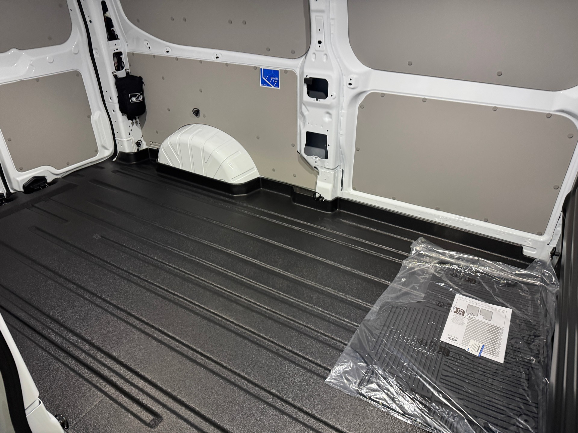 FORD Transit Custom Van 340 L2H1 65kWh Trend 🆕-image-8
