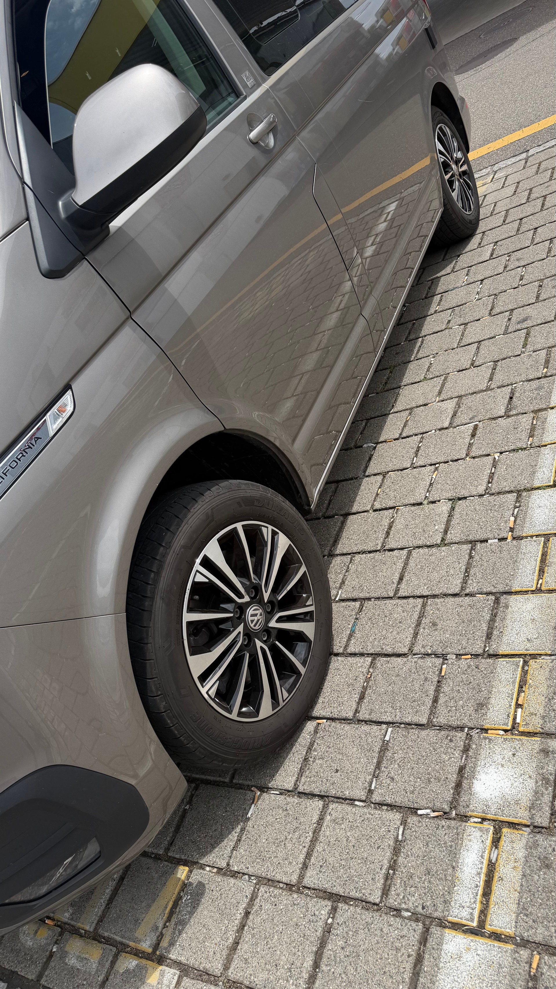 VW T6.1 California 2.0 TDI Beach Liberty Spirit DSG | 8x bereift | AHK | Veloträger | neue Batterie | MFK-image-4